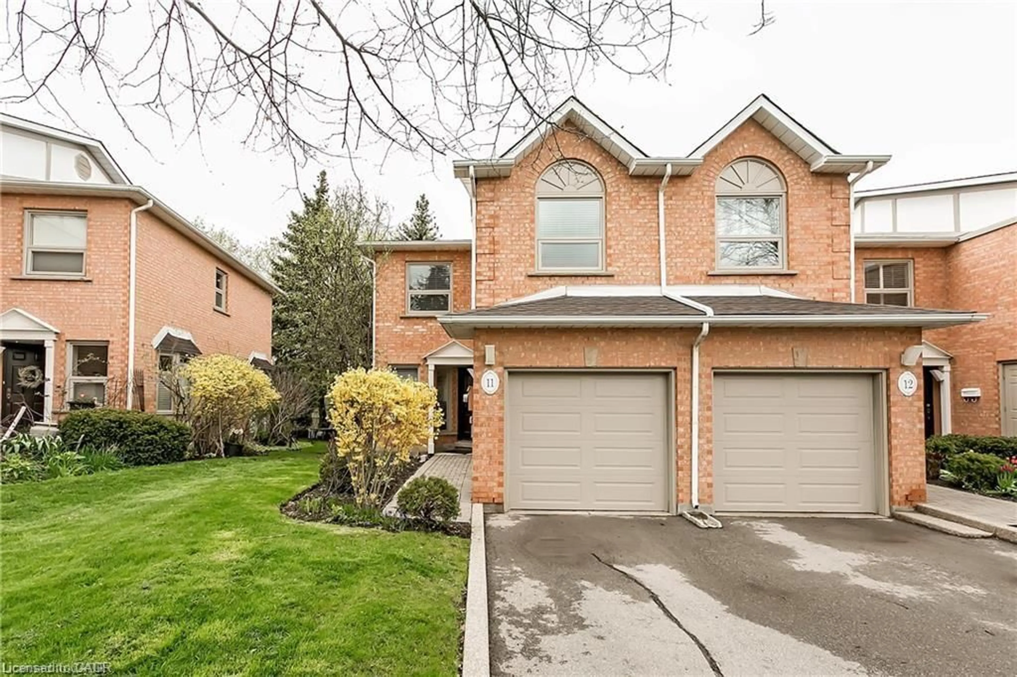Home with brick exterior material, street for 2065 Sixth Line #11, Oakville Ontario L6H 5R8