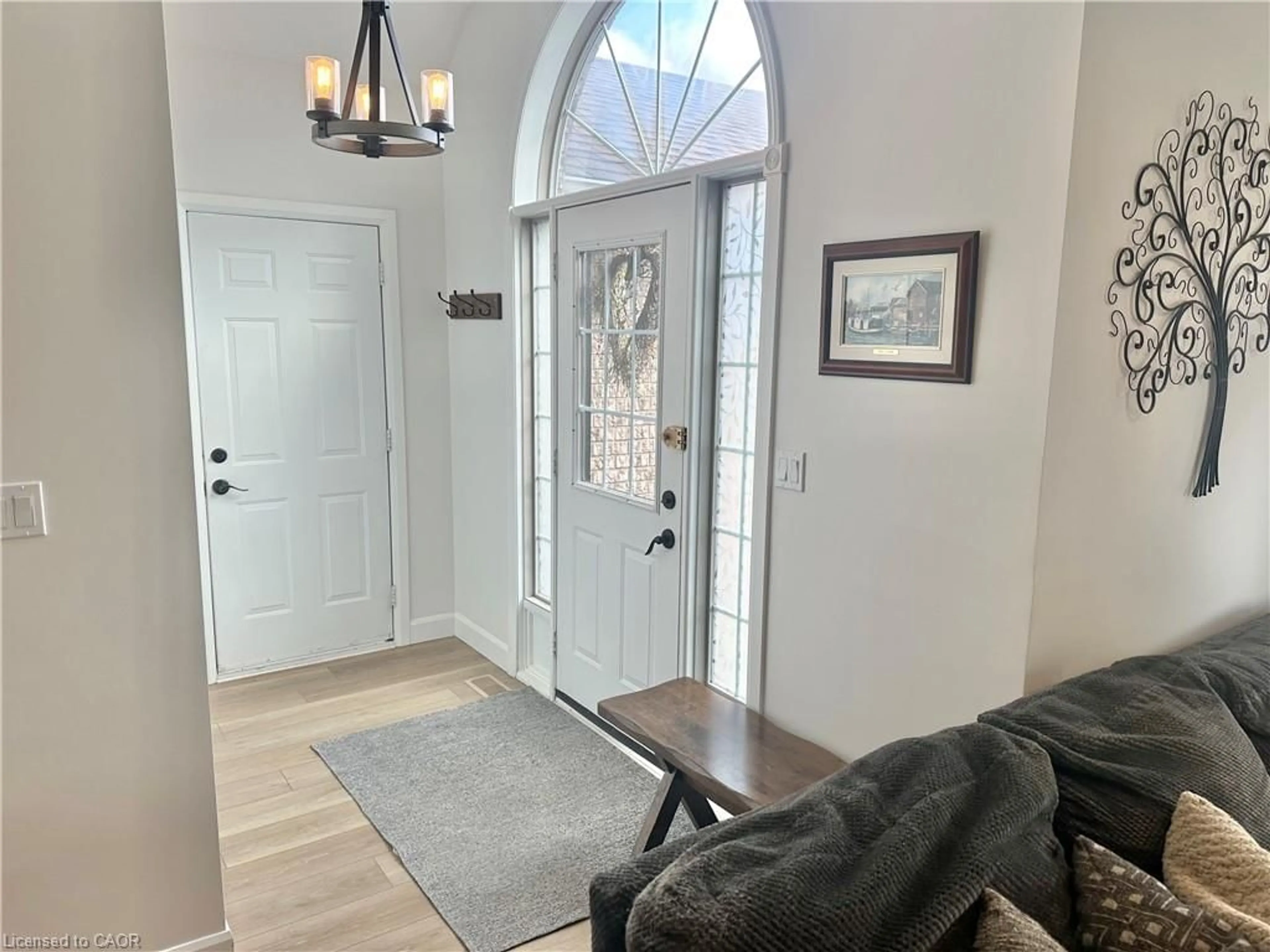 Indoor entryway for 7 Spruce Grove Crt, Port Dover Ontario N0A 1N6