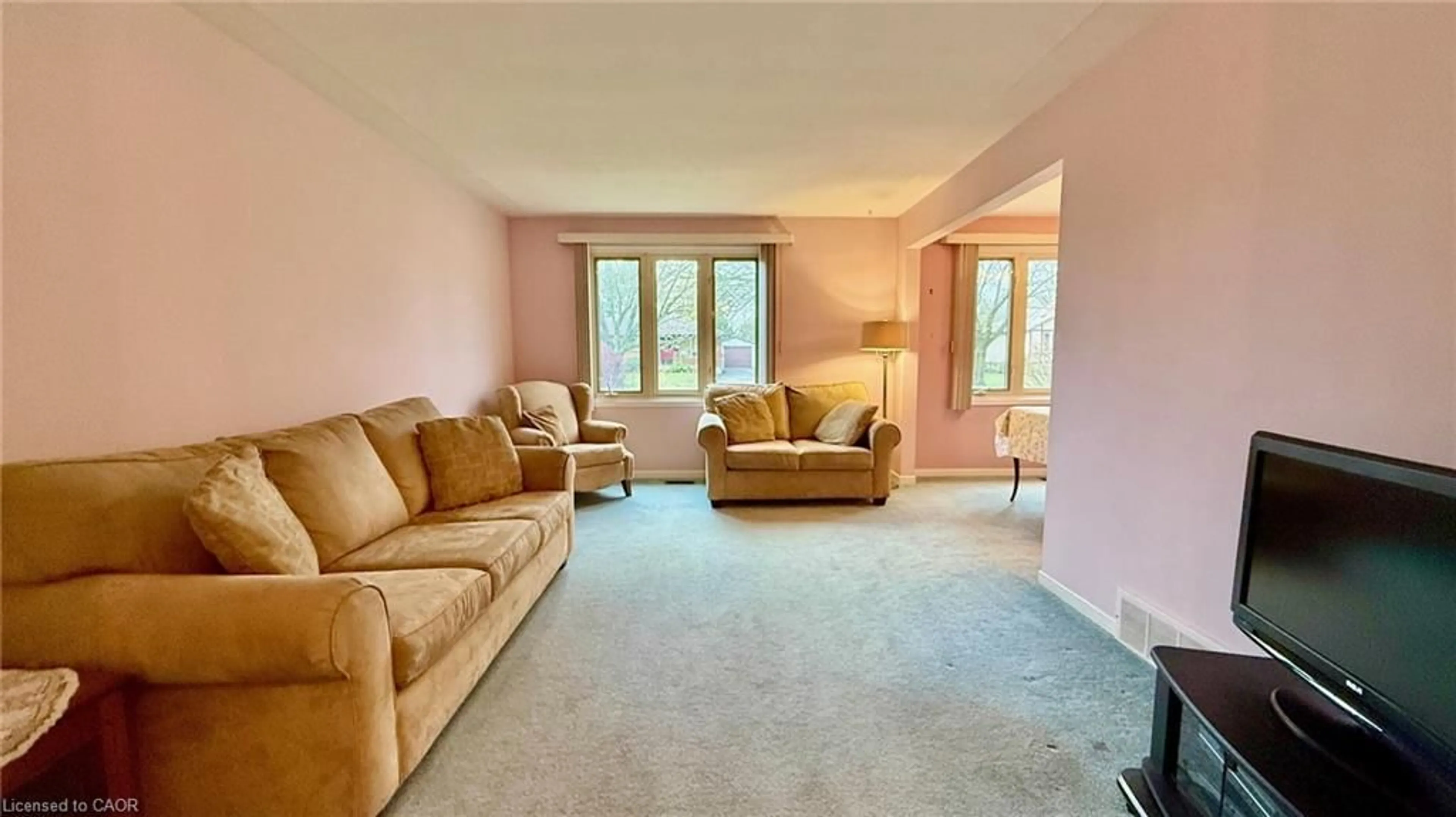 Living room with furniture, unknown for 123 Oak St, Simcoe Ontario N3Y 4S2