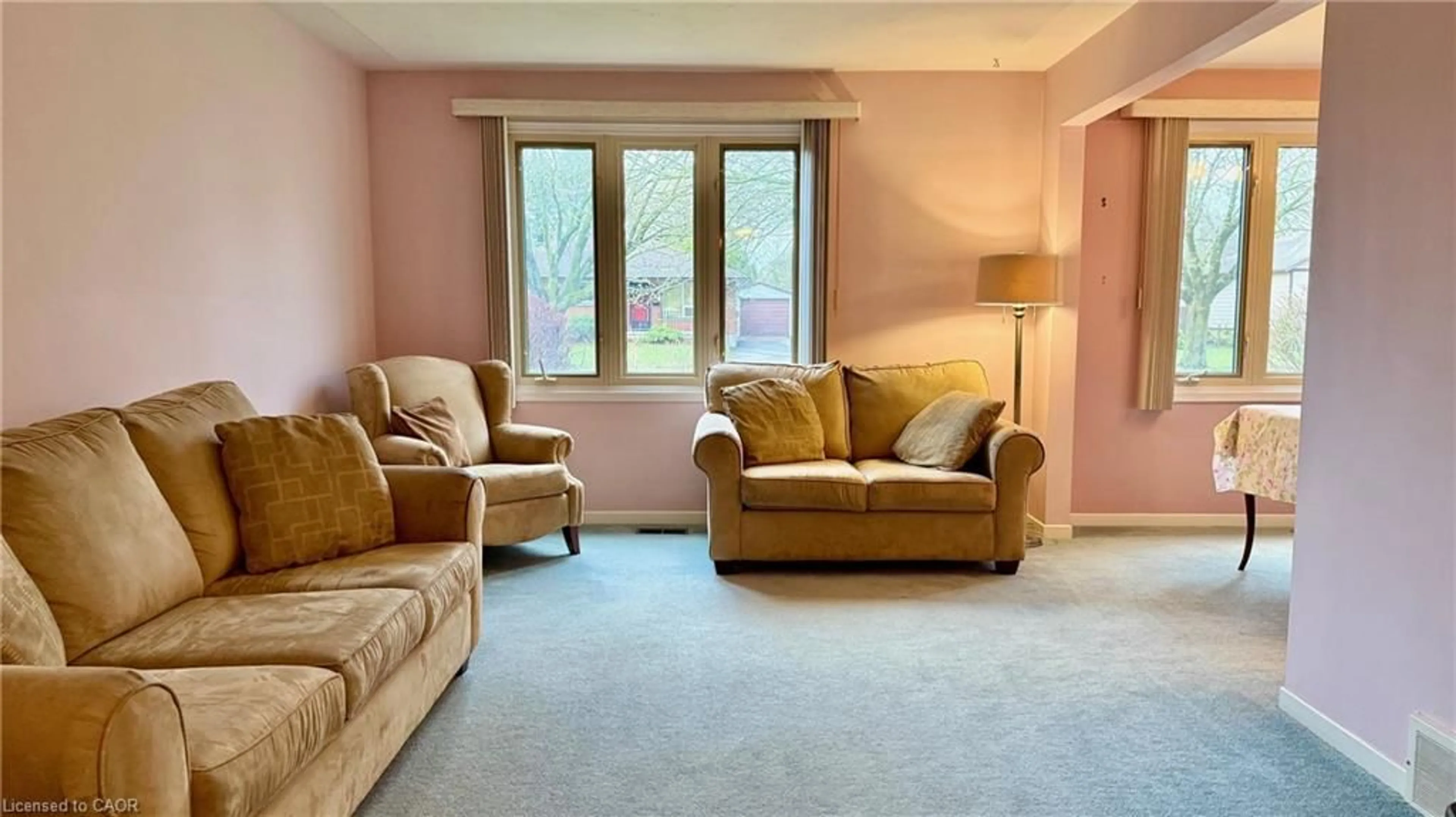 Living room with furniture, carpet floor for 123 Oak St, Simcoe Ontario N3Y 4S2