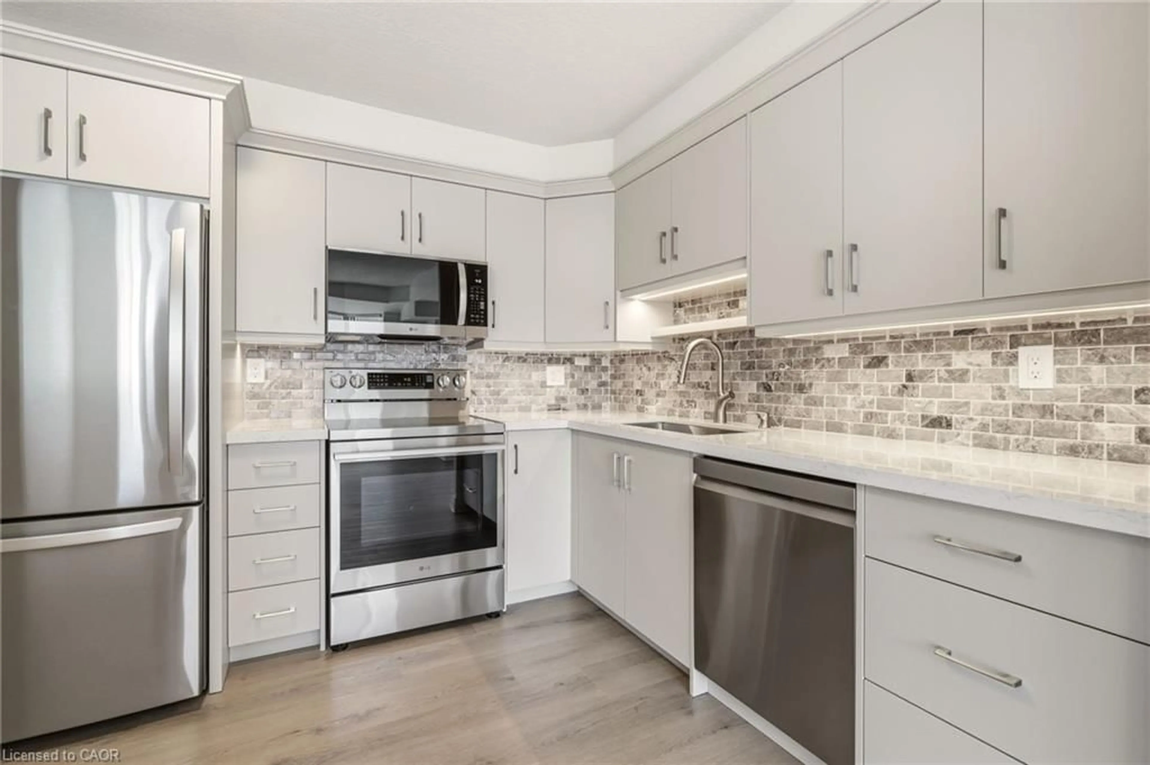 Open concept kitchen, ceramic/tile floor for 1272 Ontario St #903, Burlington Ontario L7S 2L8
