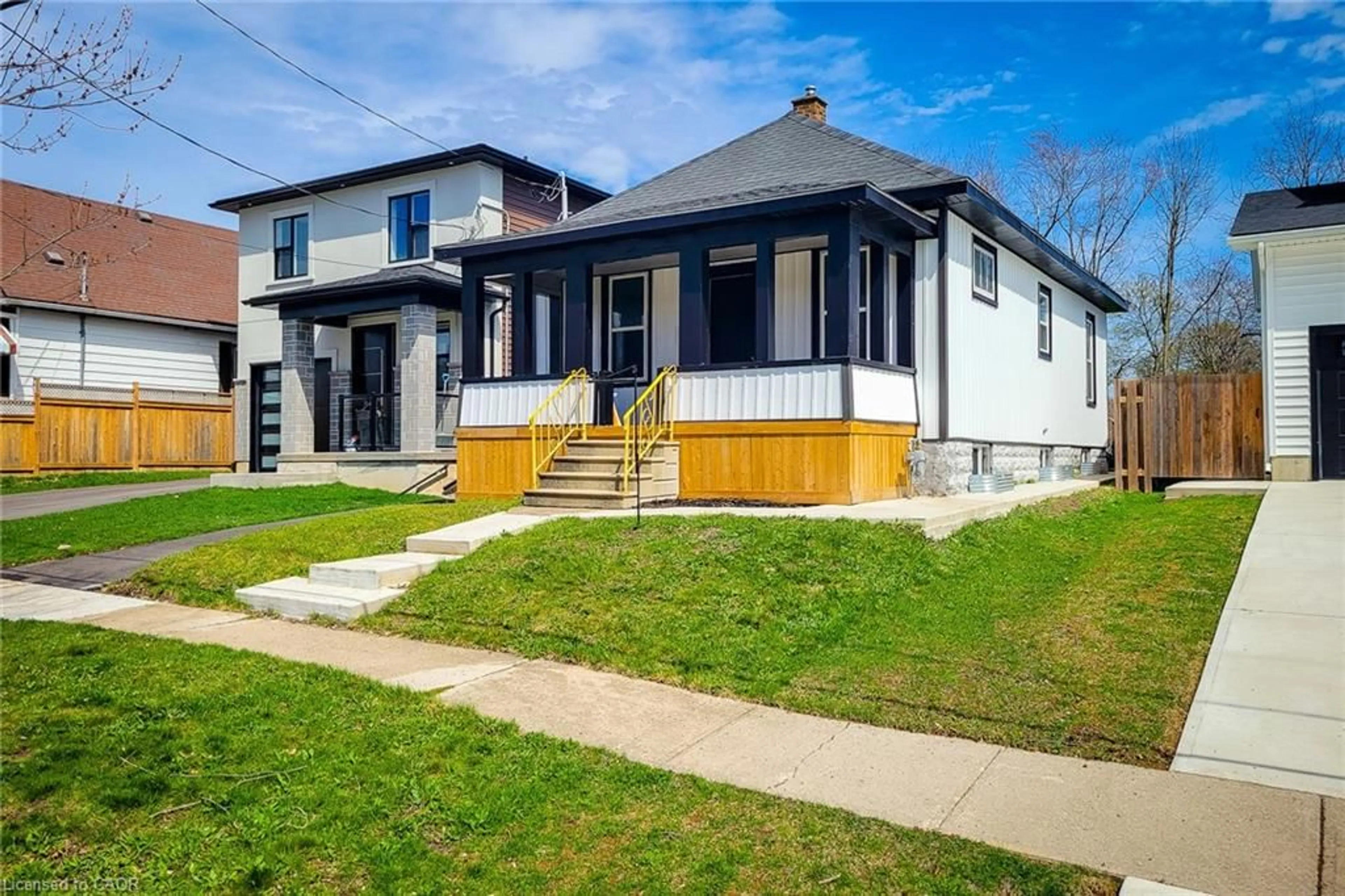 Home with brick exterior material, street for 98 Welland St, Thorold Ontario L2V 2C1