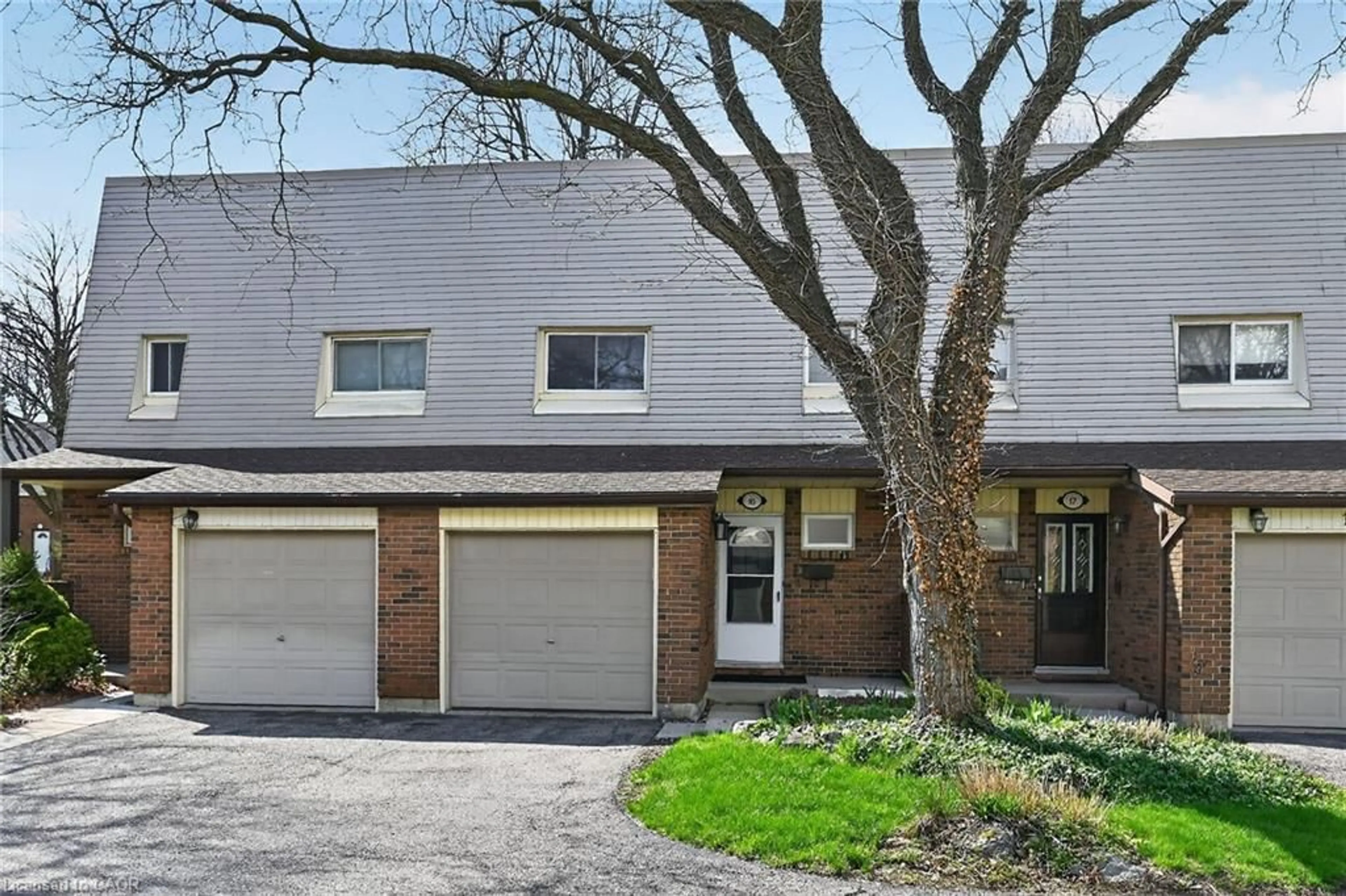 Home with brick exterior material, street for 1460 Garth St #16A, Hamilton Ontario L9B 1R6