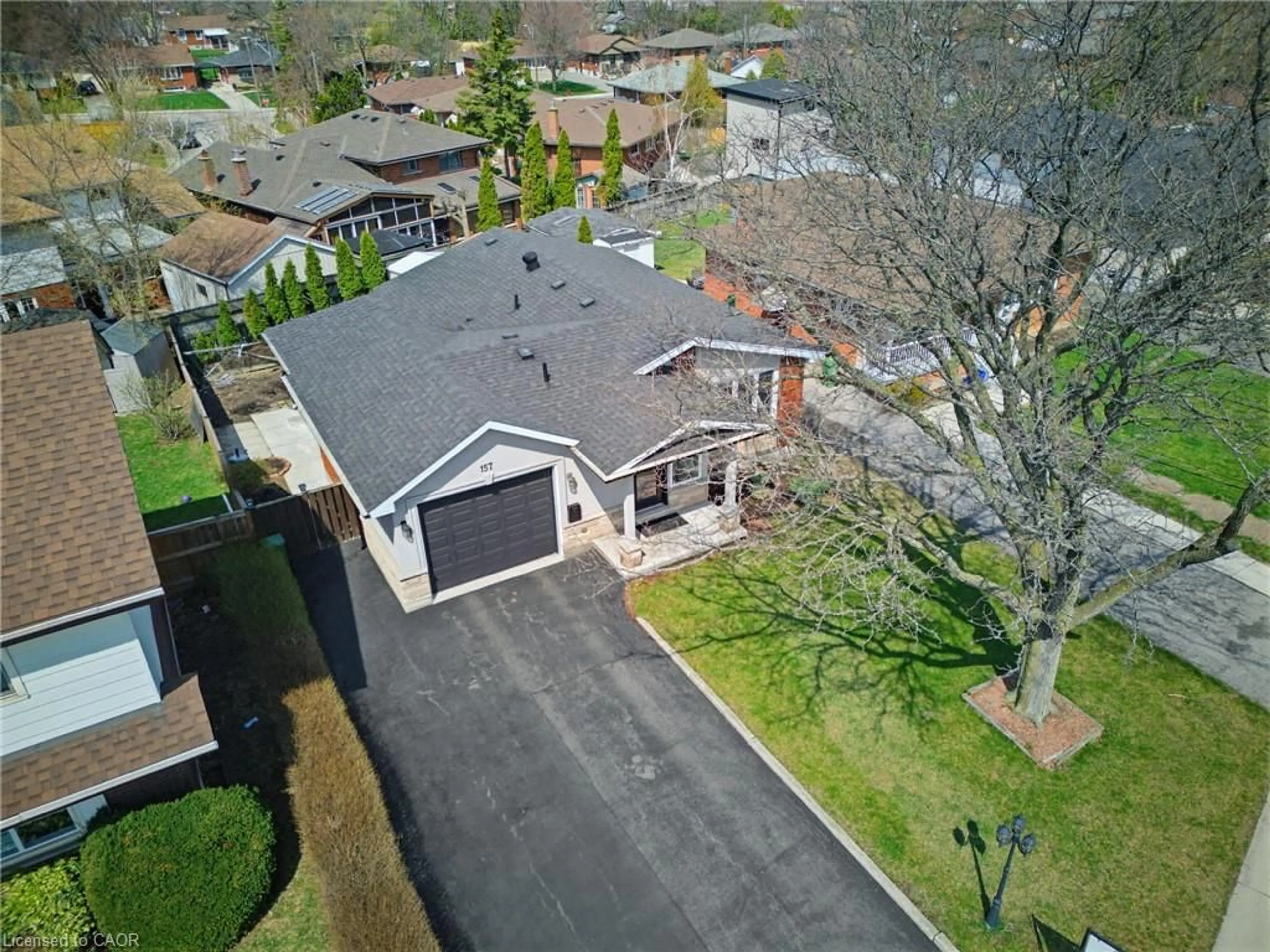 A pic from outside/outdoor area/front of a property/back of a property/a pic from drone, street for 157 Hoover Cres, Hamilton Ontario L9A 3H2