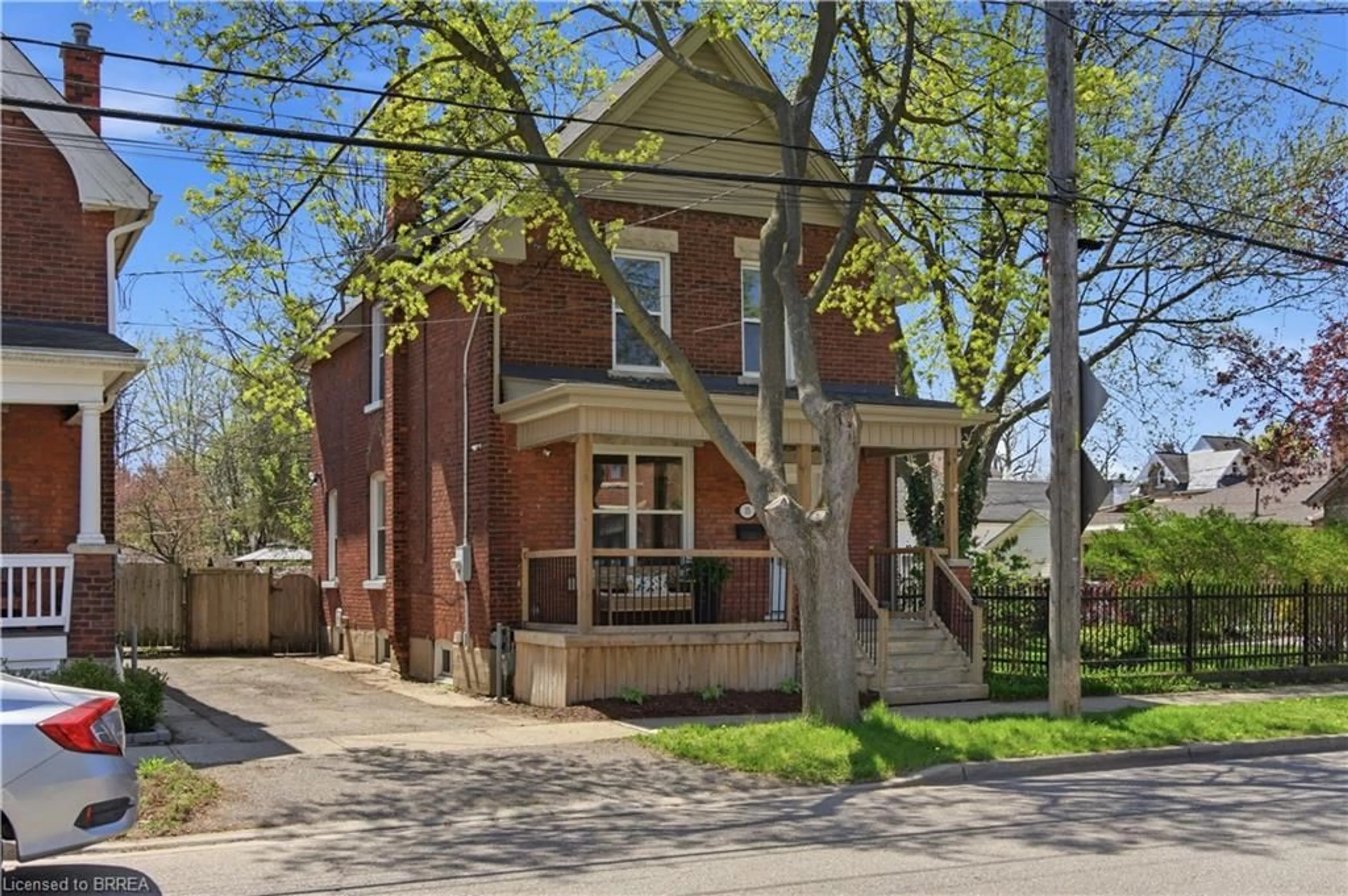 Home with brick exterior material, street for 33 Richmond St, Brantford Ontario N3T 3Y2