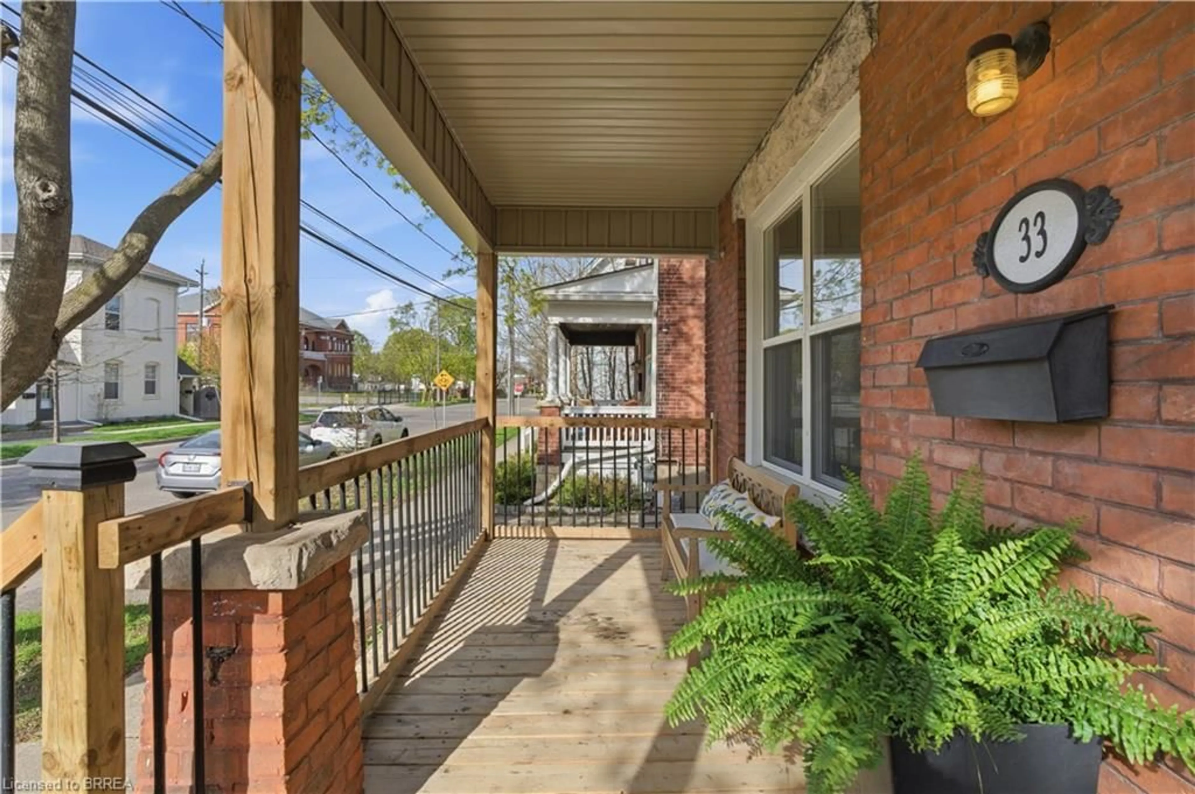 Patio, street for 33 Richmond St, Brantford Ontario N3T 3Y2