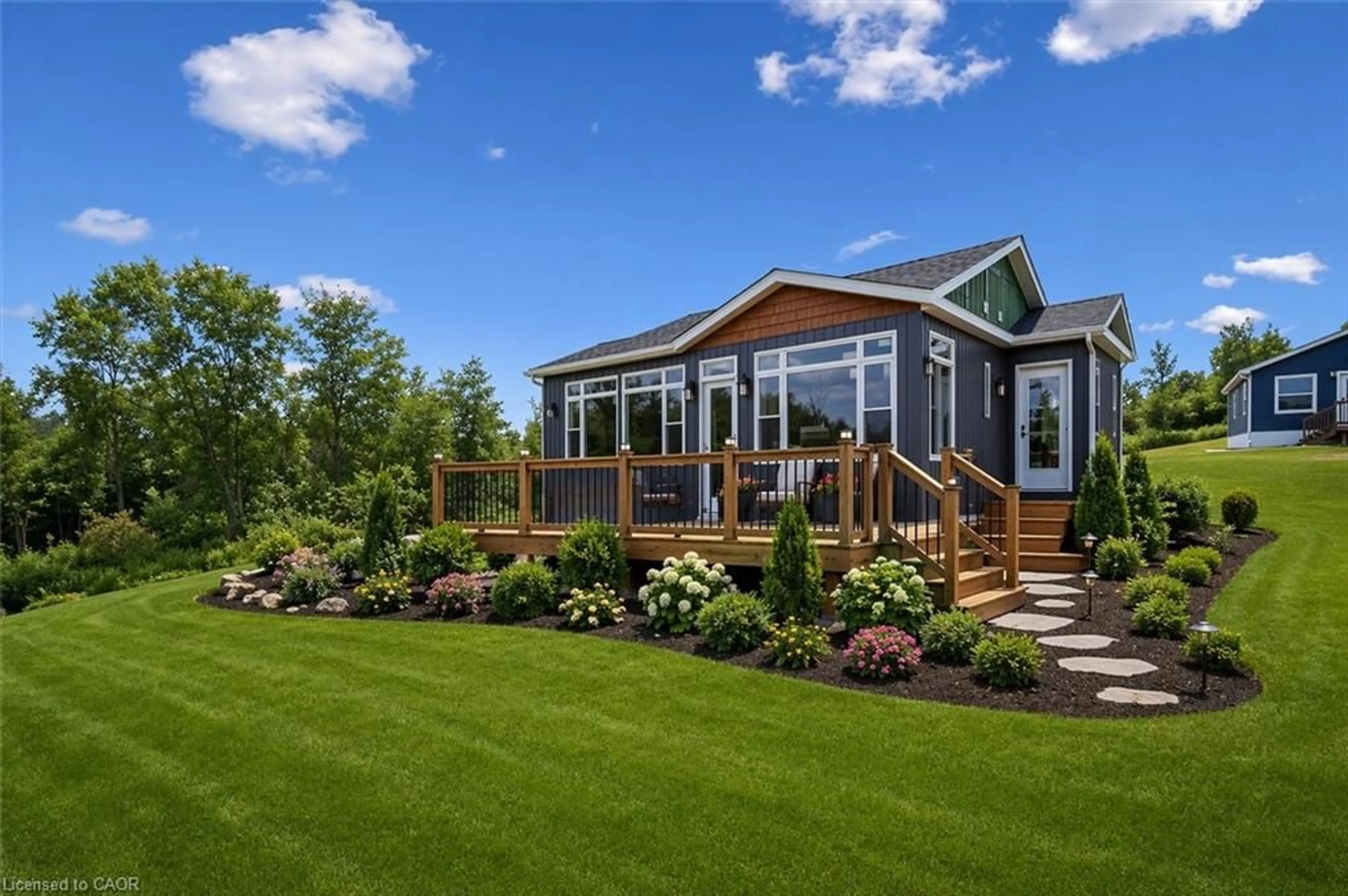 Home with vinyl exterior material, mountain view for 1085 Concession 10 Rd #Lot 117/H, Flamborough Ontario L0R 1K0