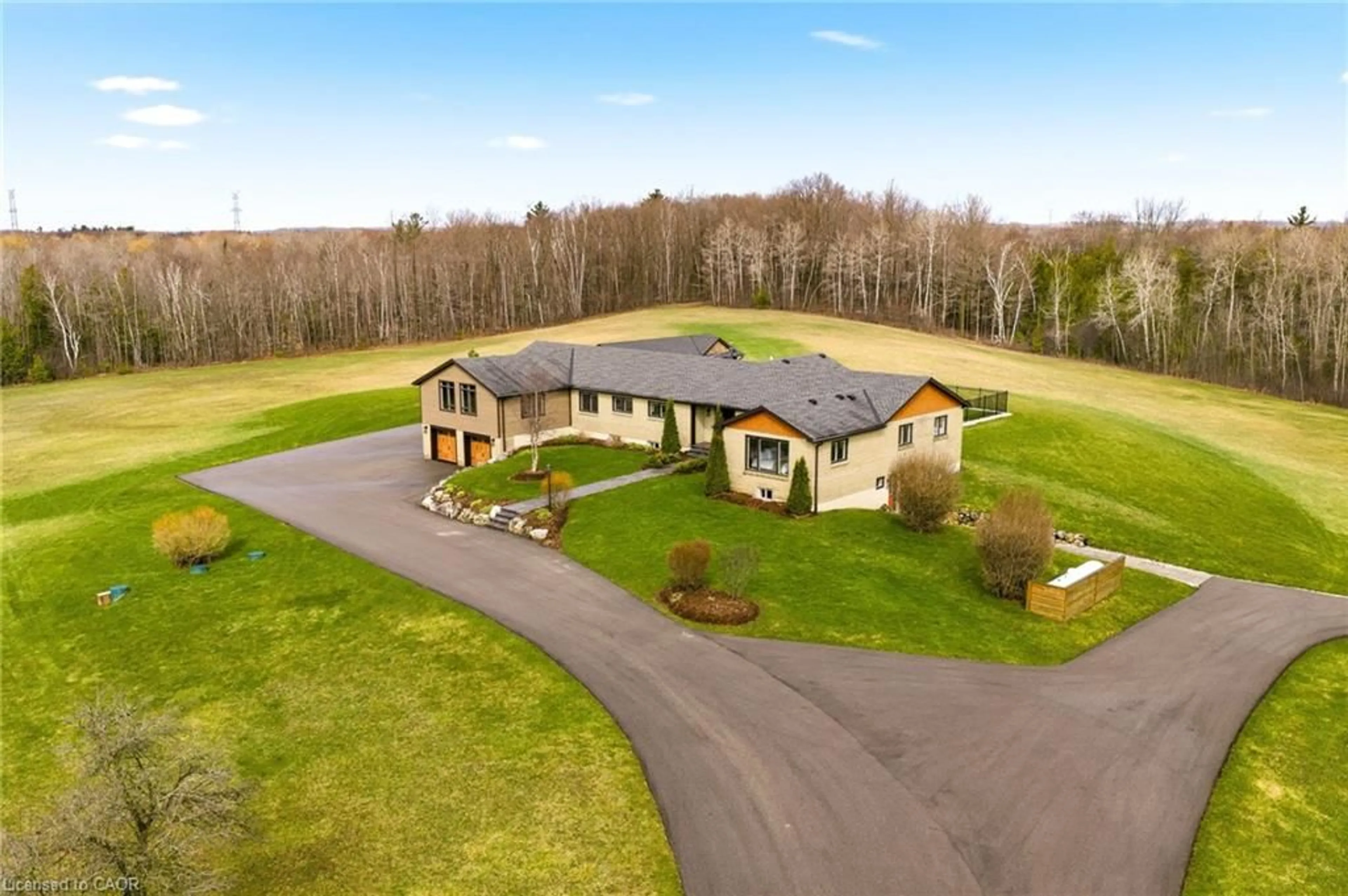 A pic from outside/outdoor area/front of a property/back of a property/a pic from drone, unknown for 1371 10th Concession Rd, Puslinch Ontario N0B 2J0