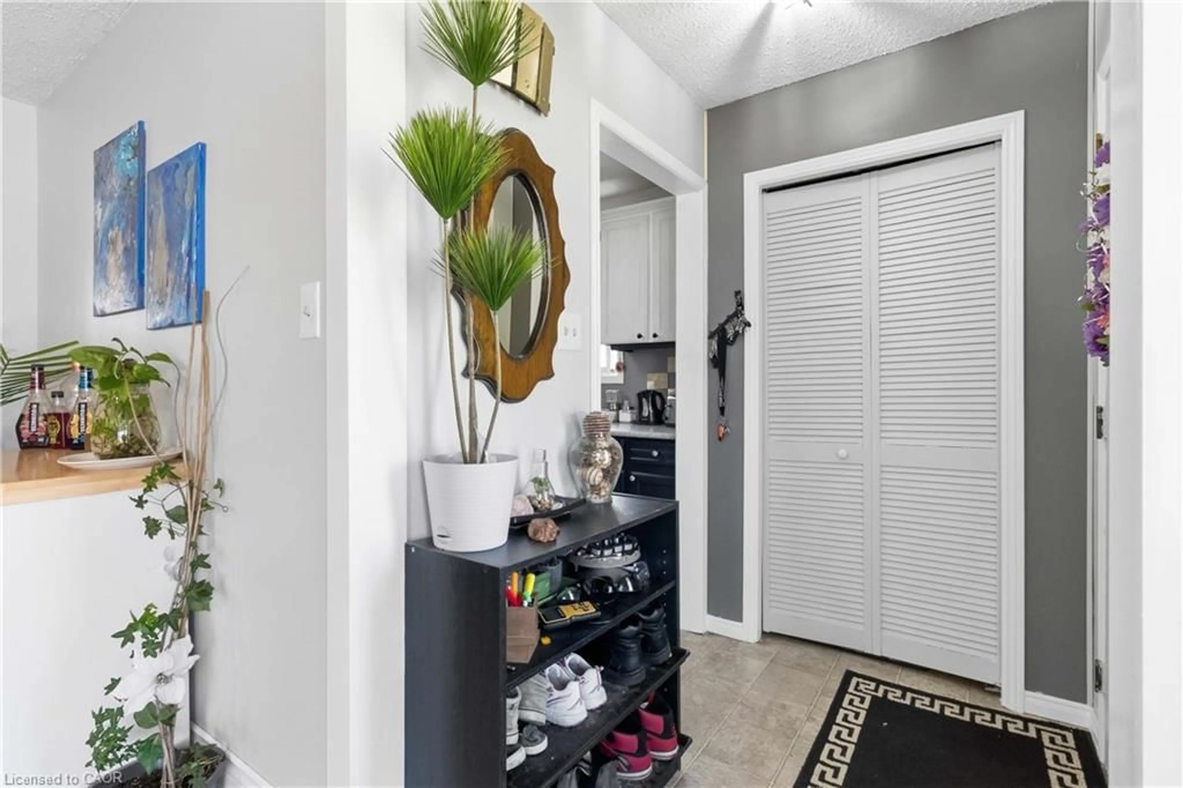 Indoor entryway for 51 Abeles Ave, Paris Ontario N3L 3N8