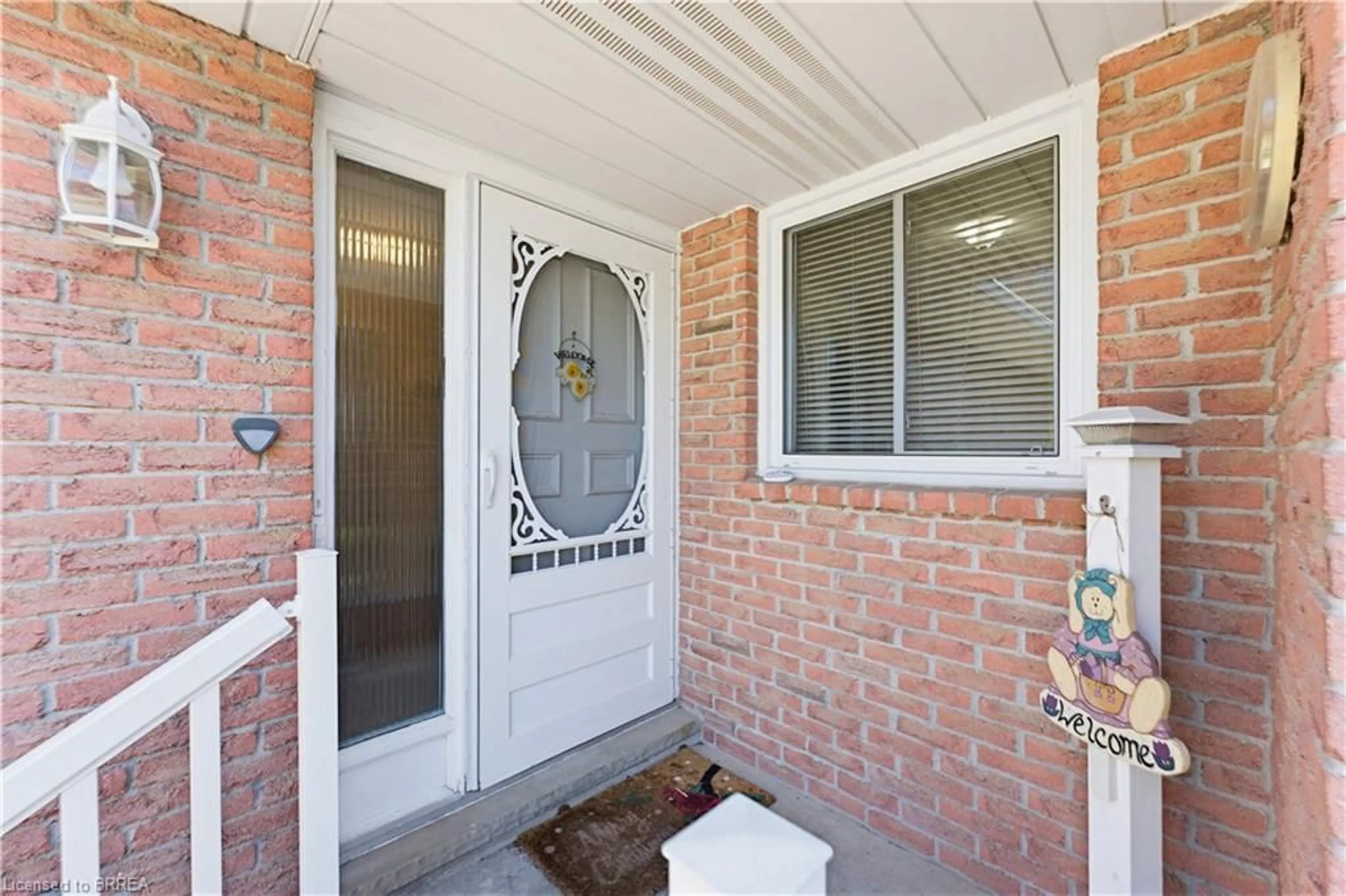 Indoor entryway for 65 Lyndhurst Ave, Pine Grove Ontario N3Y 4J9