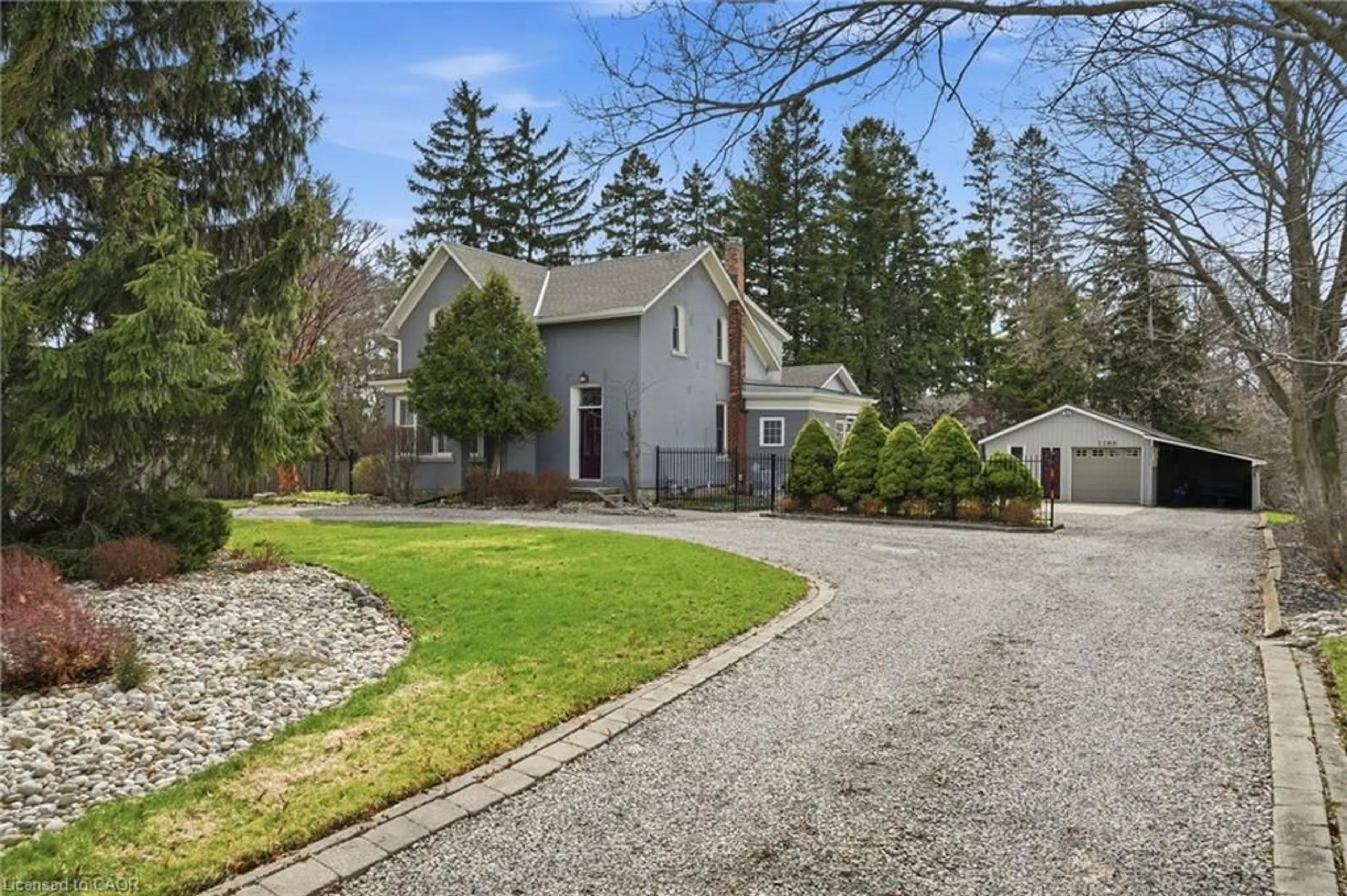 A pic from outside/outdoor area/front of a property/back of a property/a pic from drone, street for 1266 Scenic Dr, Ancaster Ontario L9K 1J6