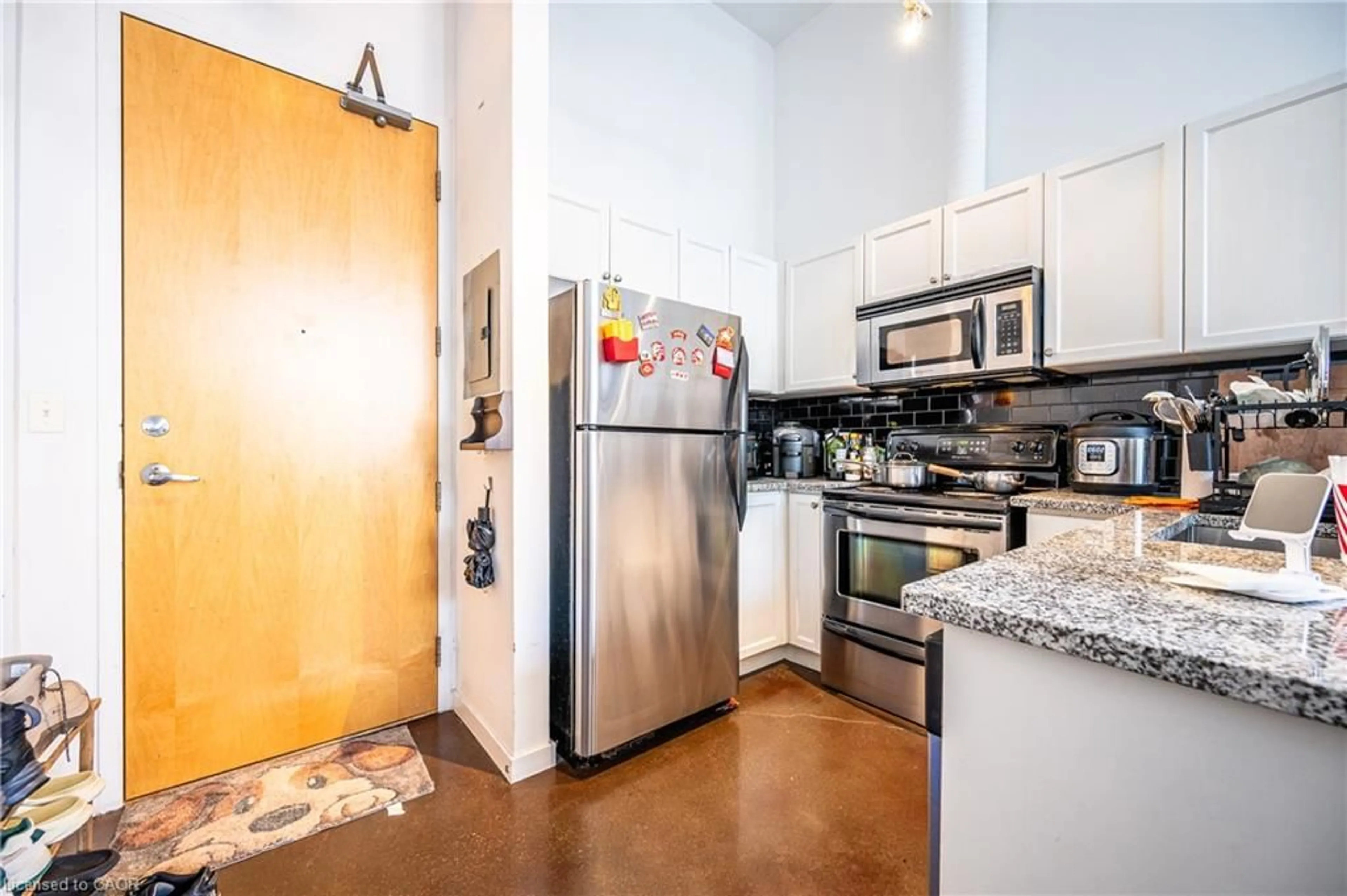 Standard kitchen, unknown for 404 King St #509, Kitchener Ontario N2G 4Z9