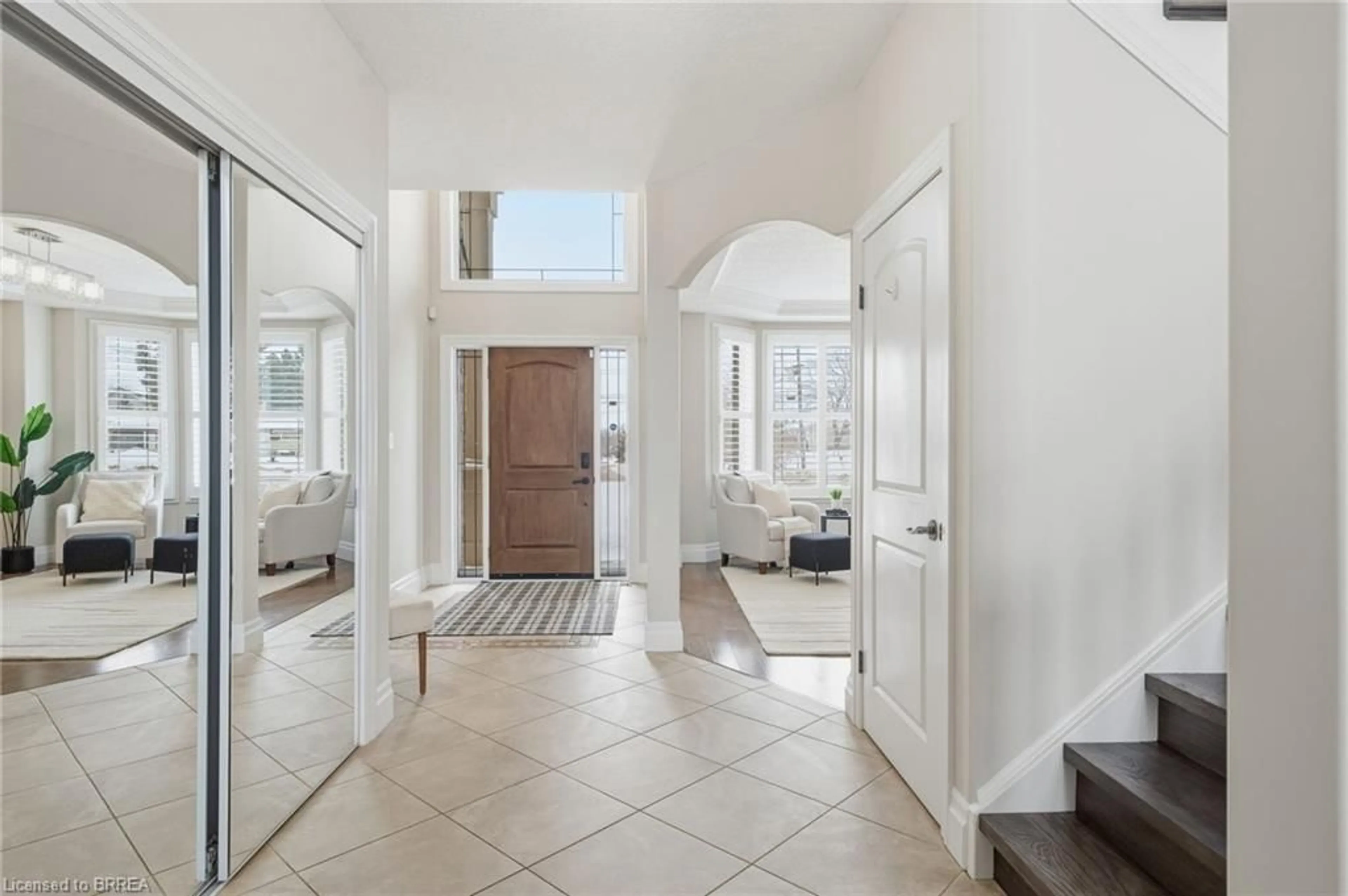 Indoor entryway for 117 Albert St, Plattsville Ontario N0J 1S0