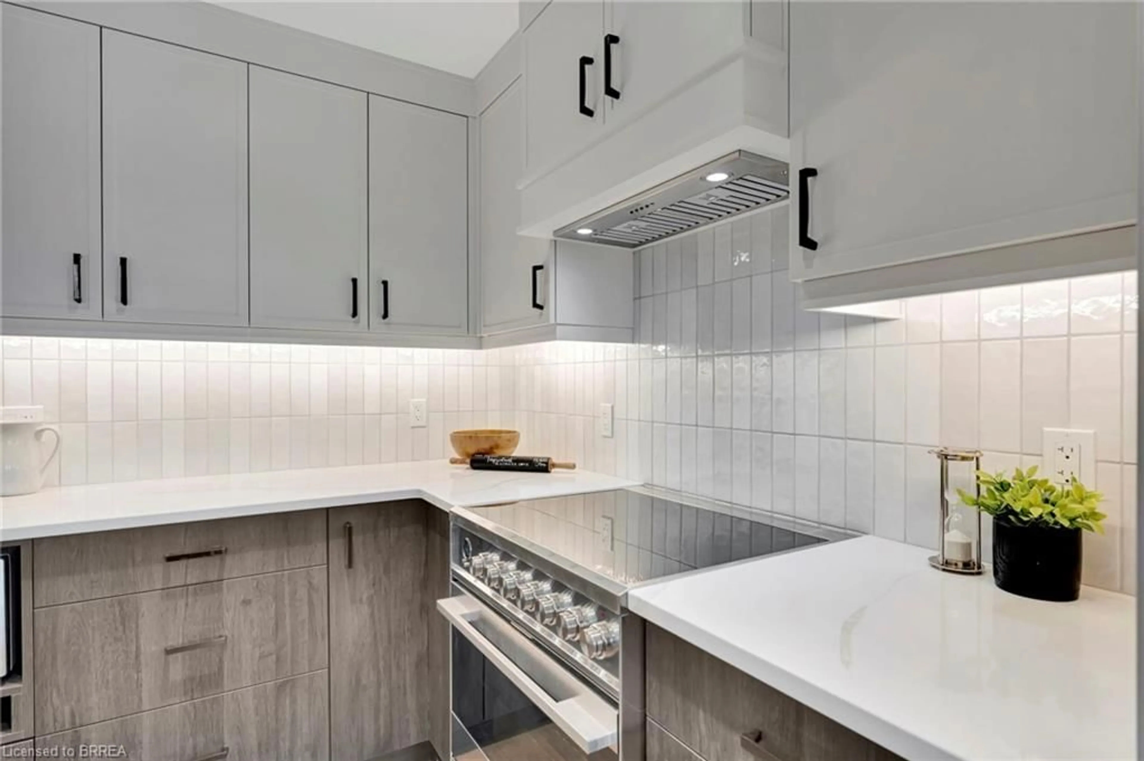 Contemporary kitchen, unknown for 7 Grand River St #202, Paris Ontario N3L 2L9