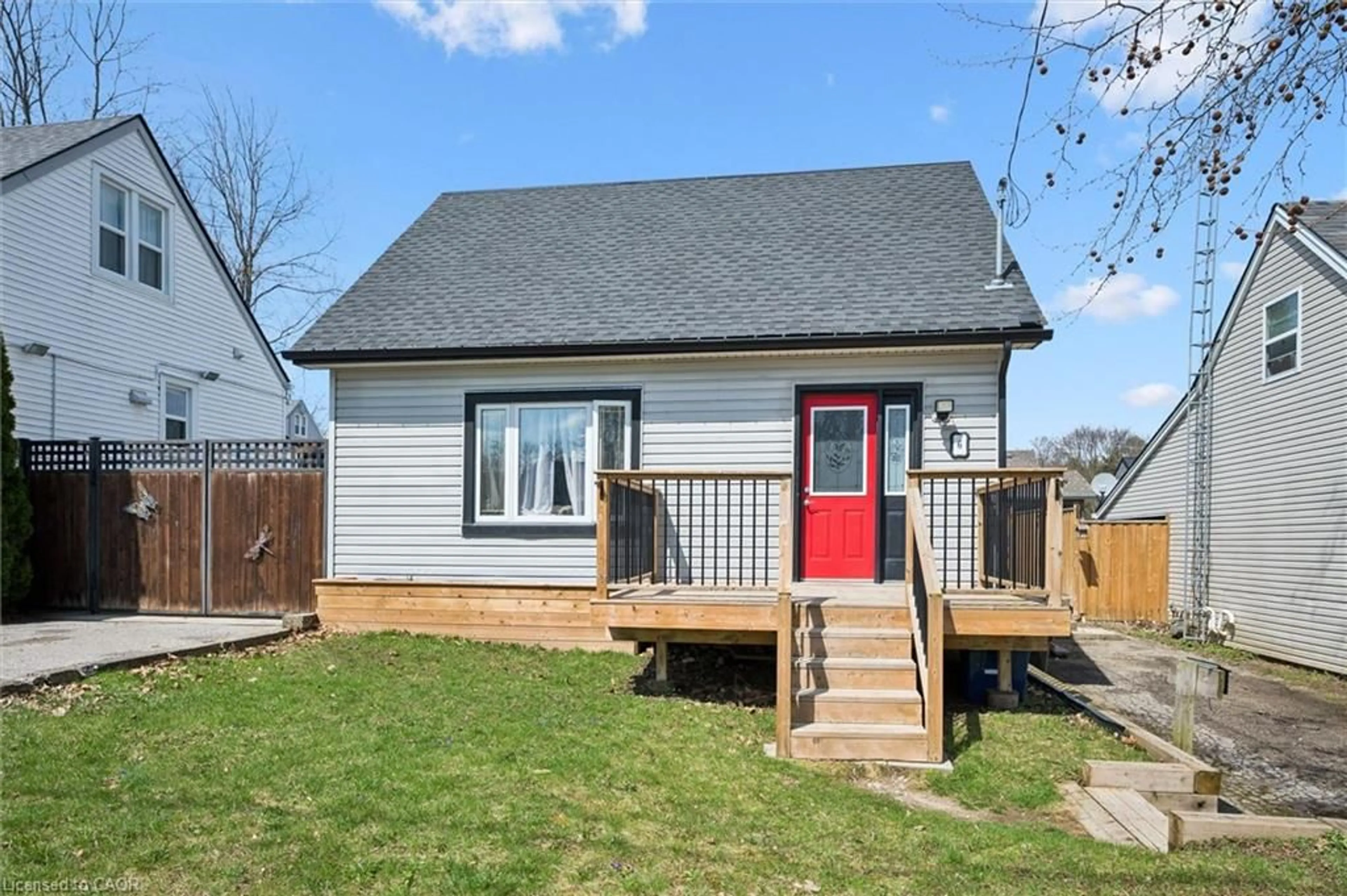 Home with vinyl exterior material, street for 6 Second Ave, Cambridge Ontario N1S 2B8