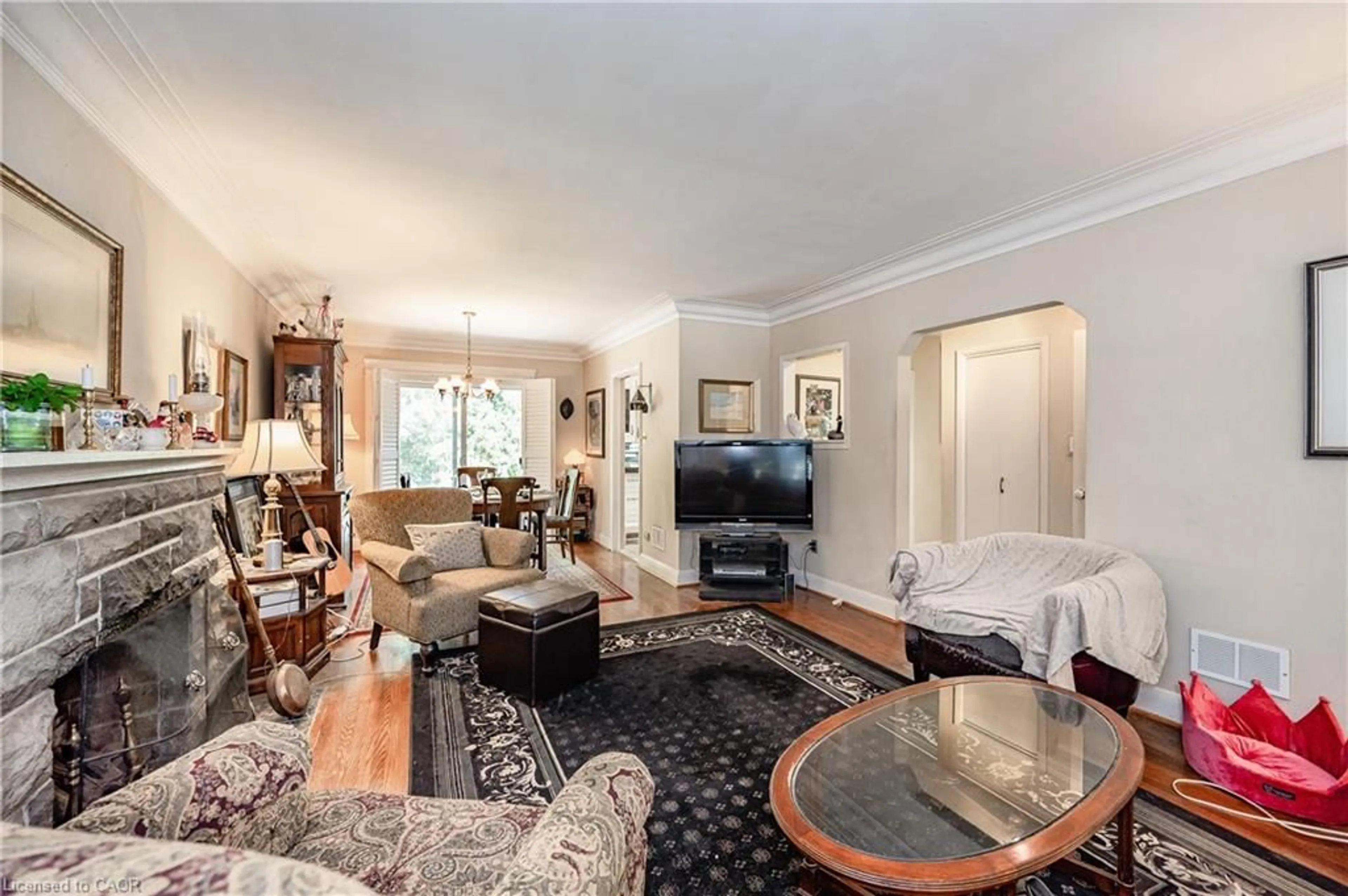 Living room with furniture, unknown for 557 Stillwater Cres, Burlington Ontario L7T 3M8