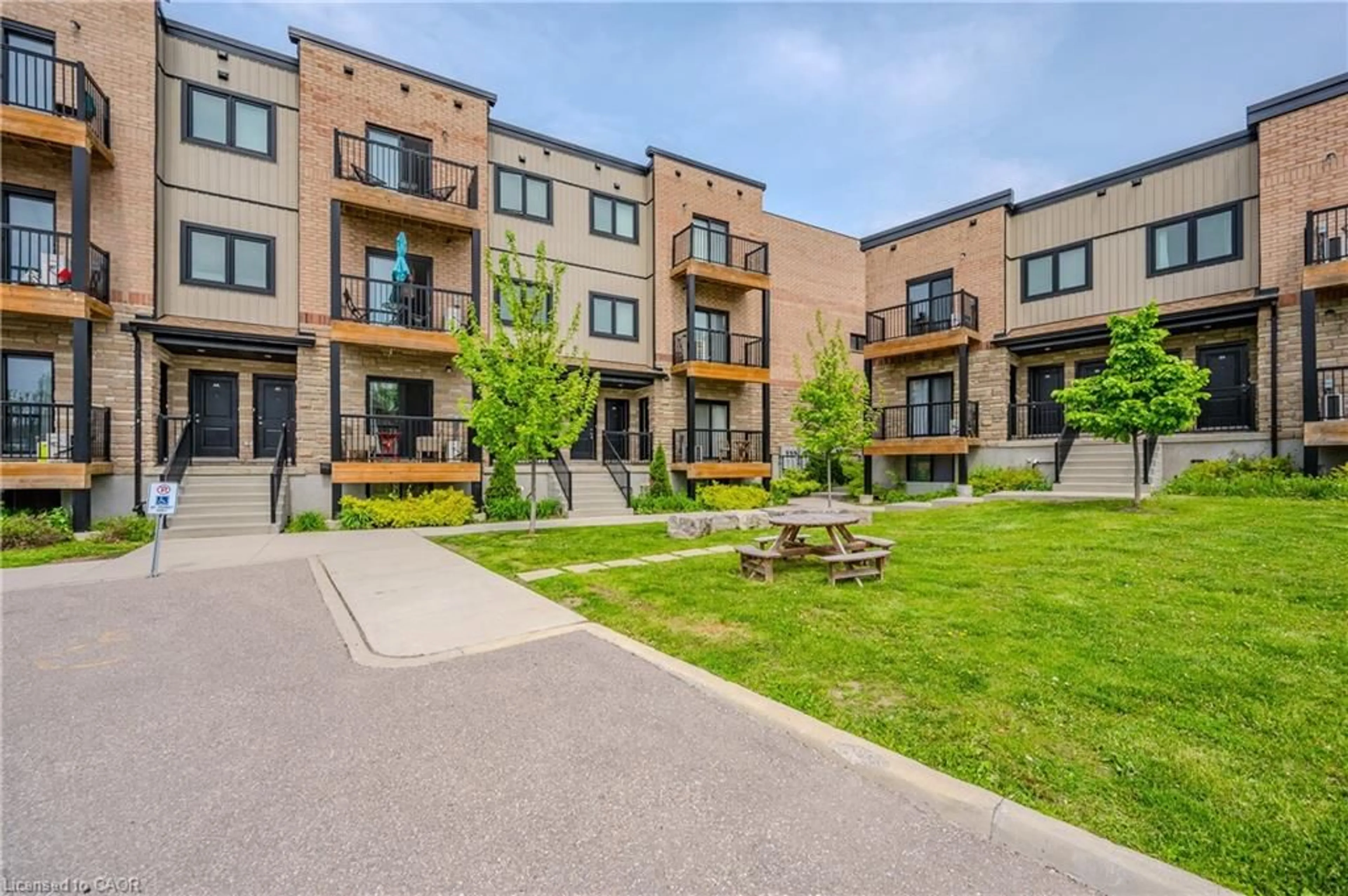Patio, street for 164 Heiman St #5C, Kitchener Ontario N2M 0B8