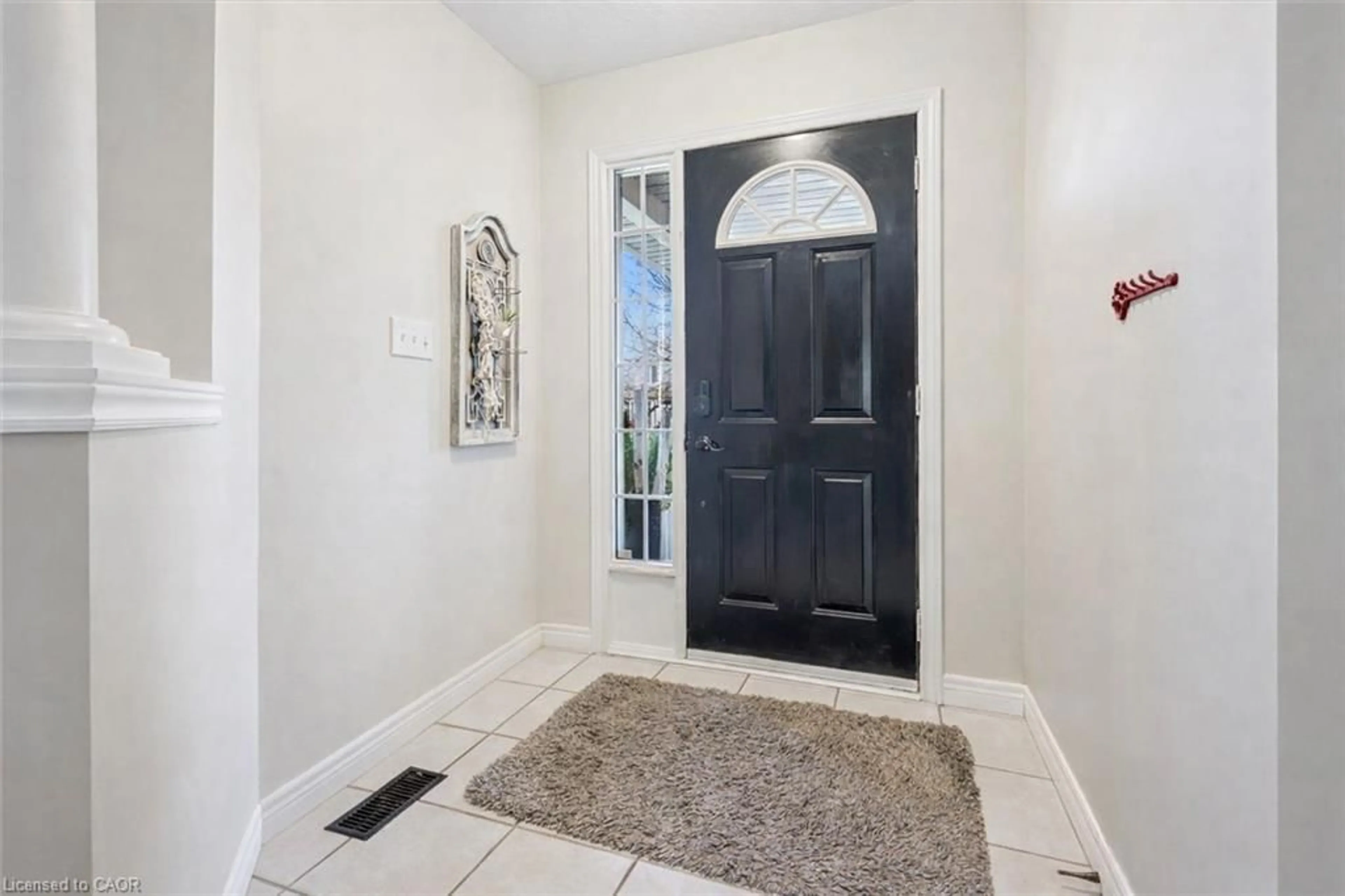 Indoor entryway for 7 Hearthbridge St, Kitchener Ontario N2R 1L5
