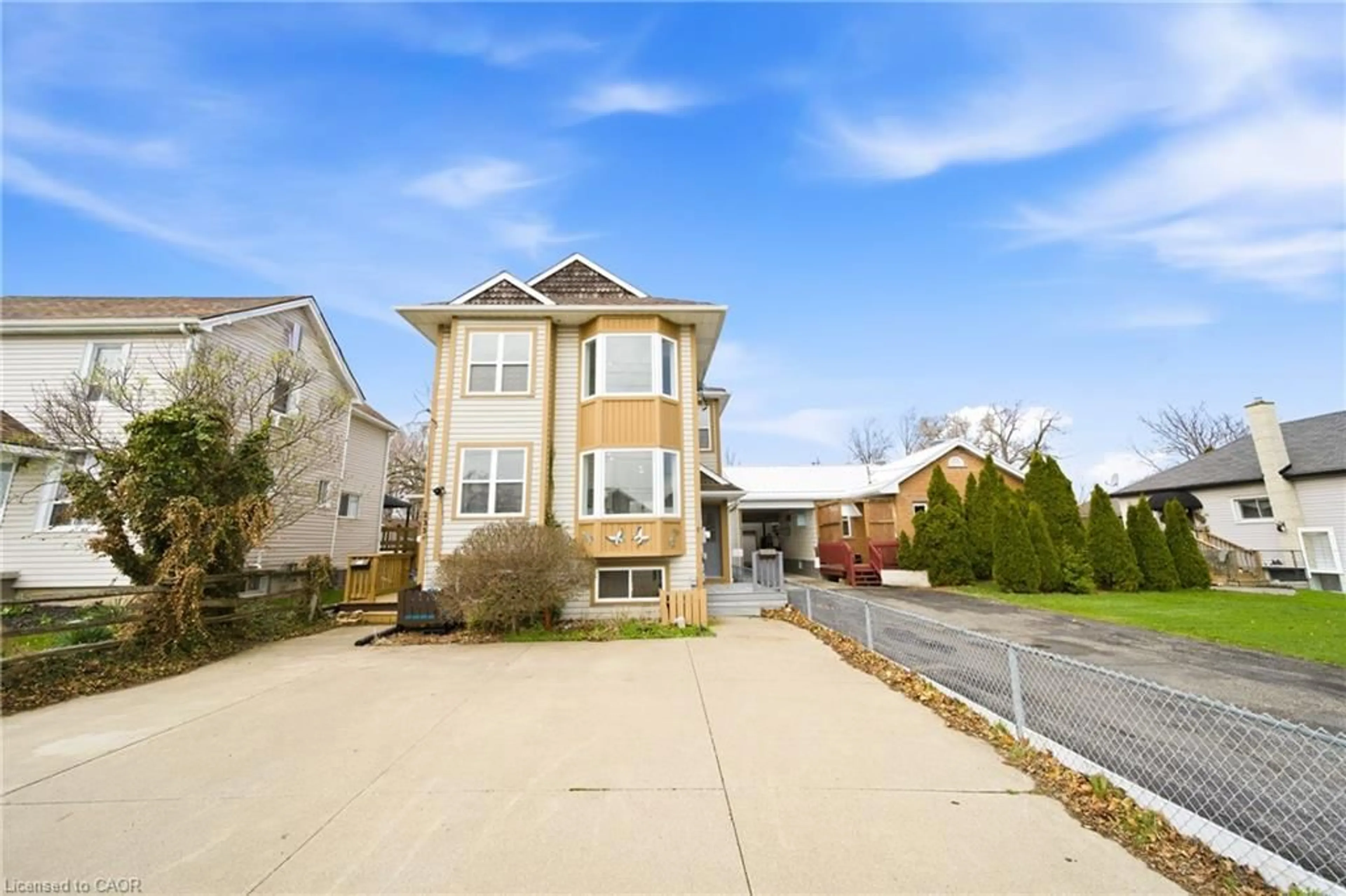 Unknown for 233B Vine St, St. Catharines Ontario L2M 4S9