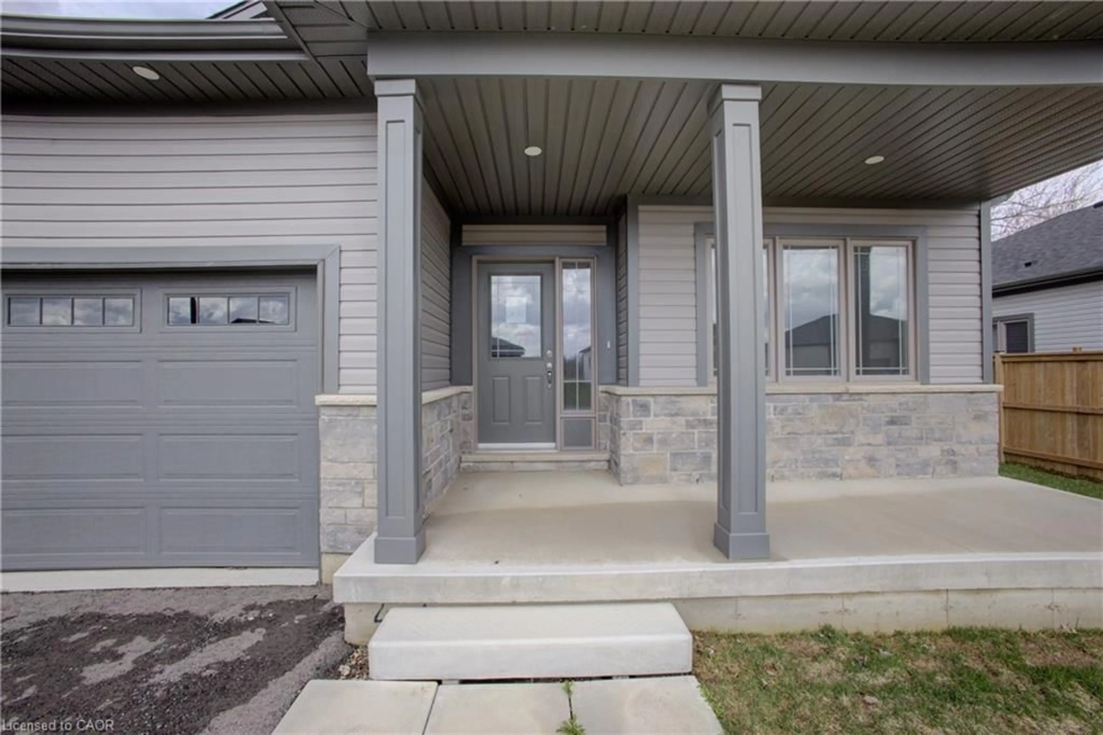 Indoor entryway for 160 Ellen St, Atwood Ontario N0G 1B0