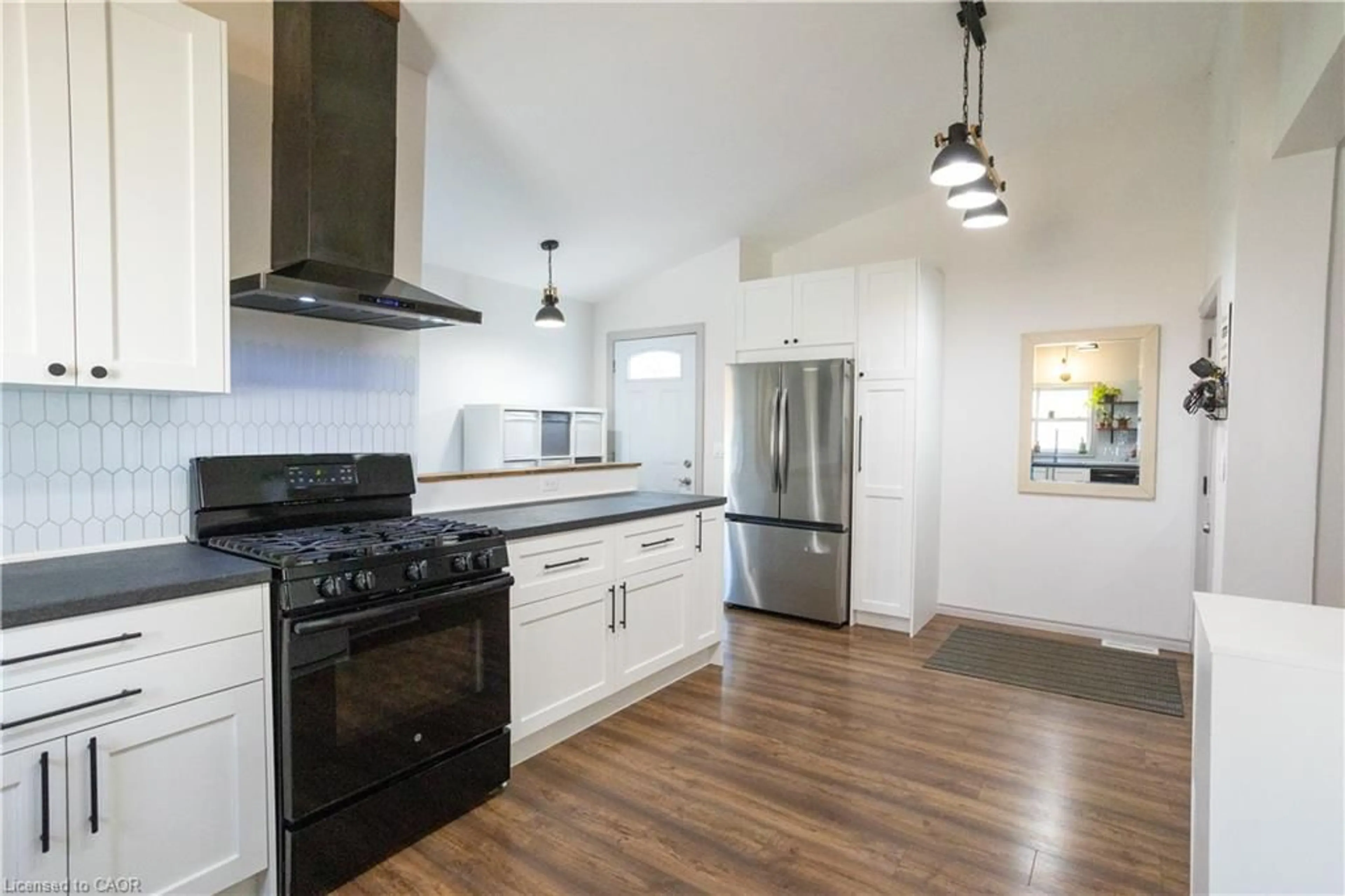 Open concept kitchen, unknown for 239 Metcalfe St, Simcoe Ontario N3Y 3Y1