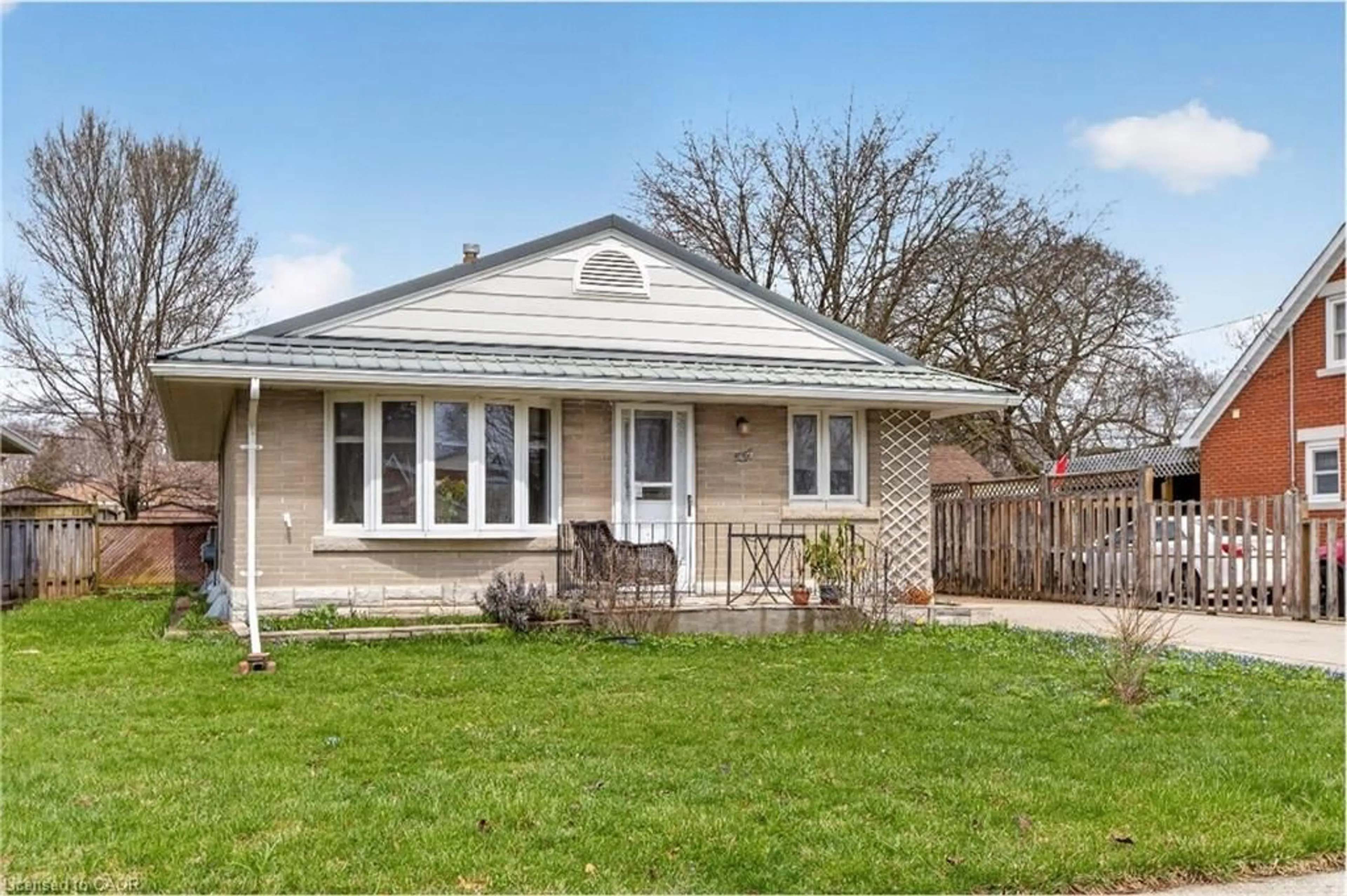 Home with vinyl exterior material, street for 507 Philip Cres, Cambridge Ontario N3H 2R4