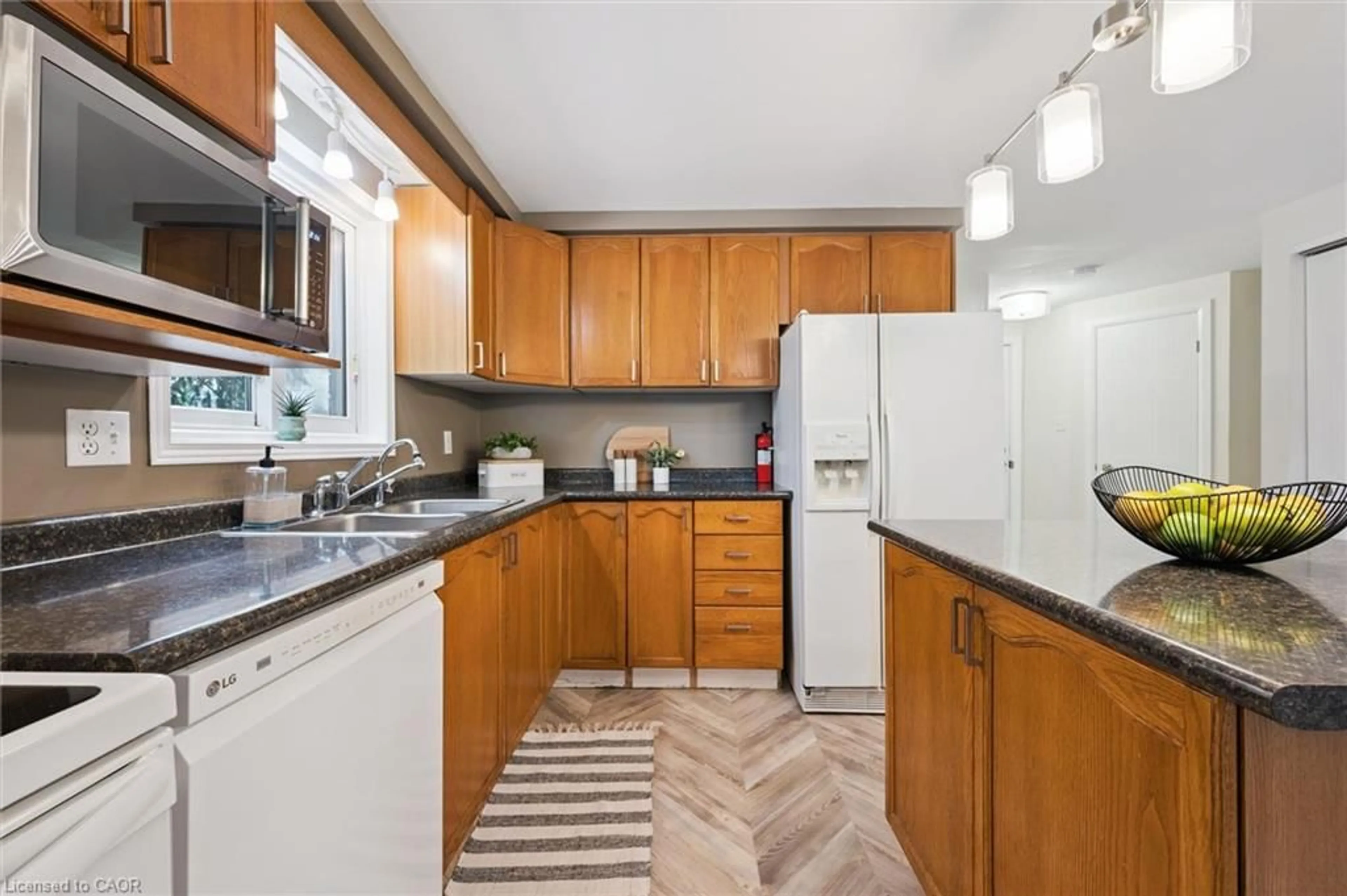 Standard kitchen, unknown for 254 Auburn Dr, Waterloo Ontario N2K 3Z4