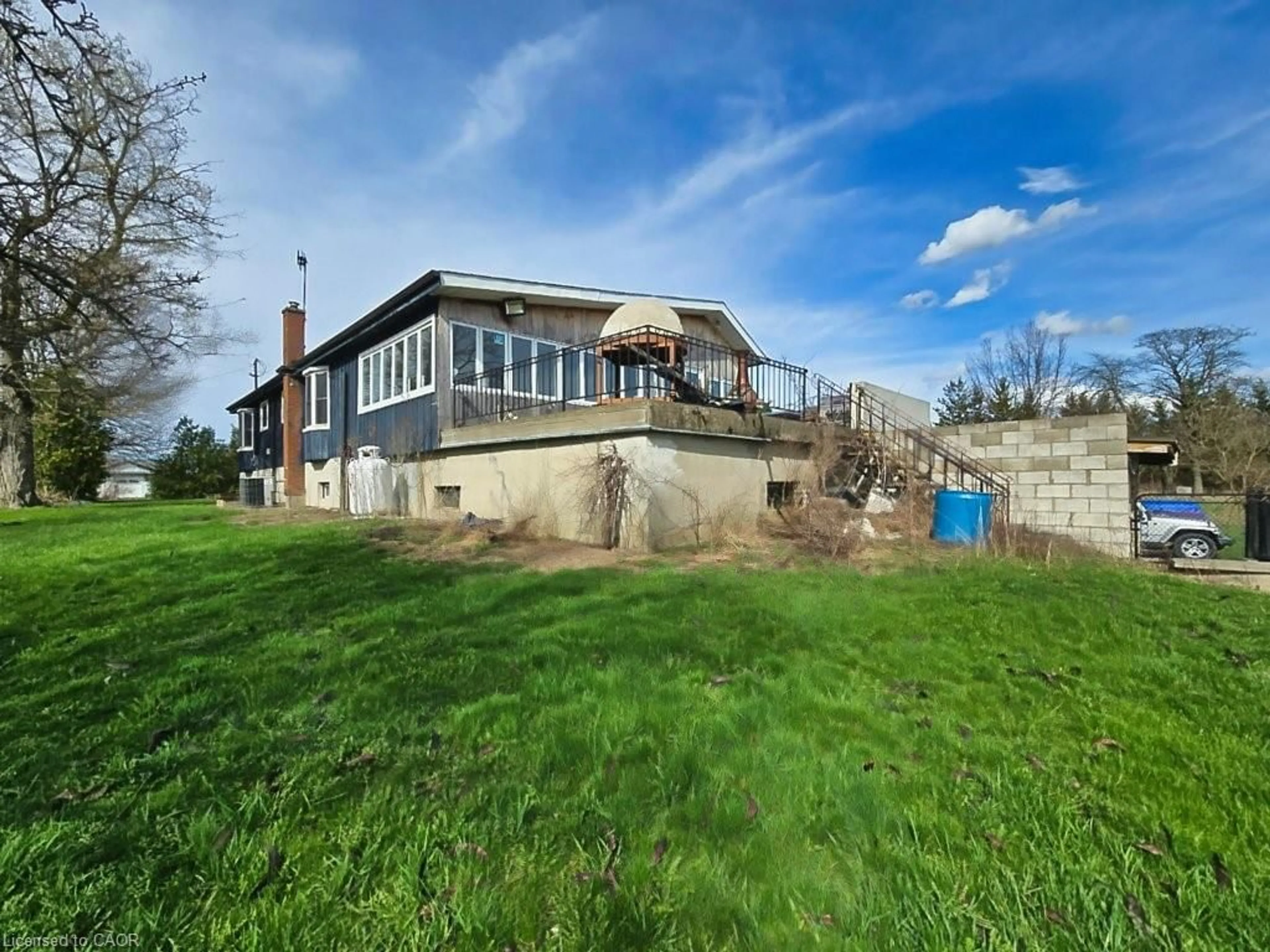 A pic from outside/outdoor area/front of a property/back of a property/a pic from drone, building for 1030 Metler Rd, Fenwick Ontario L0S 1C0