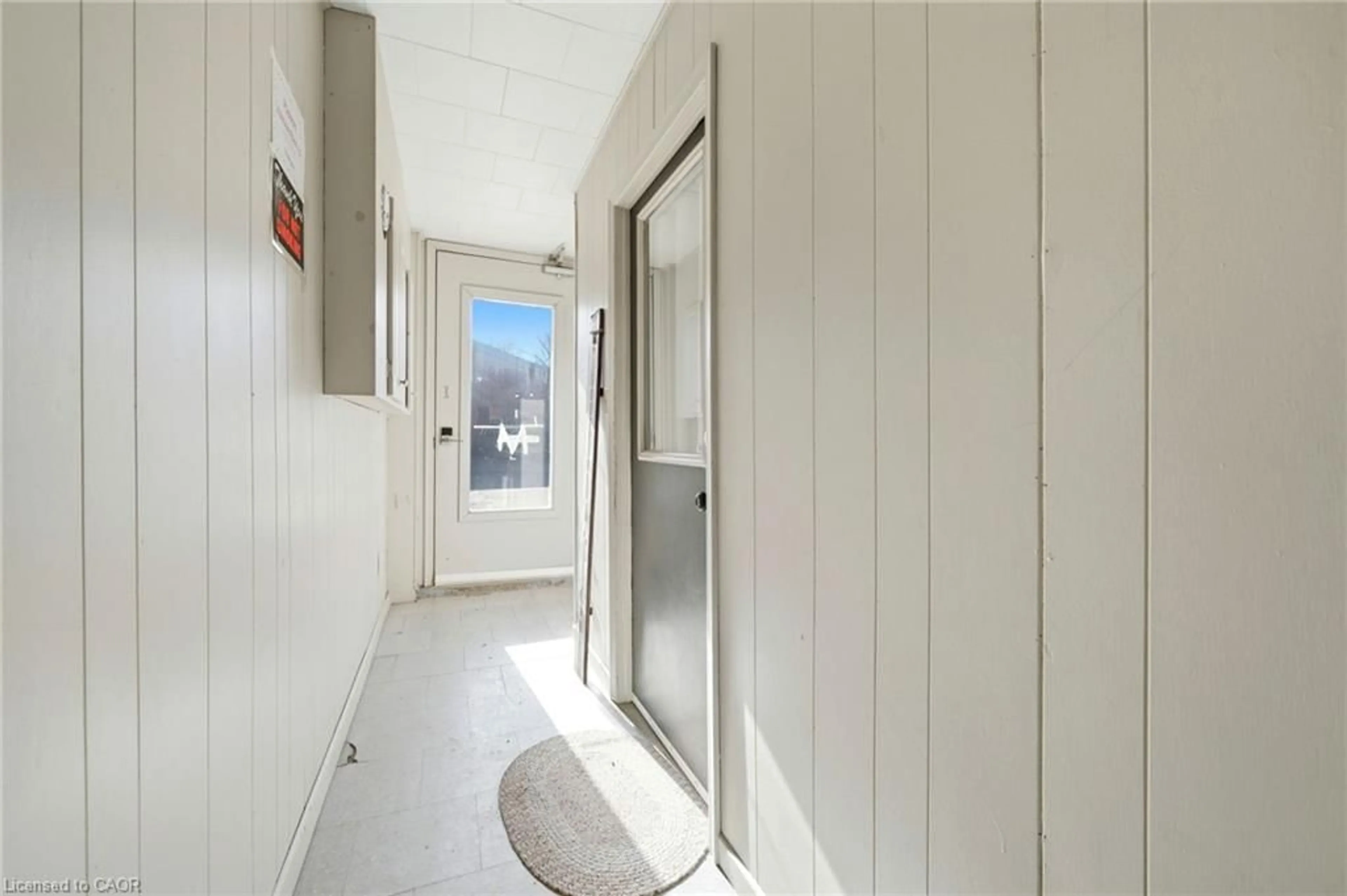 Indoor entryway for 2039 Victoria St, Gorrie Ontario N0G 1X0