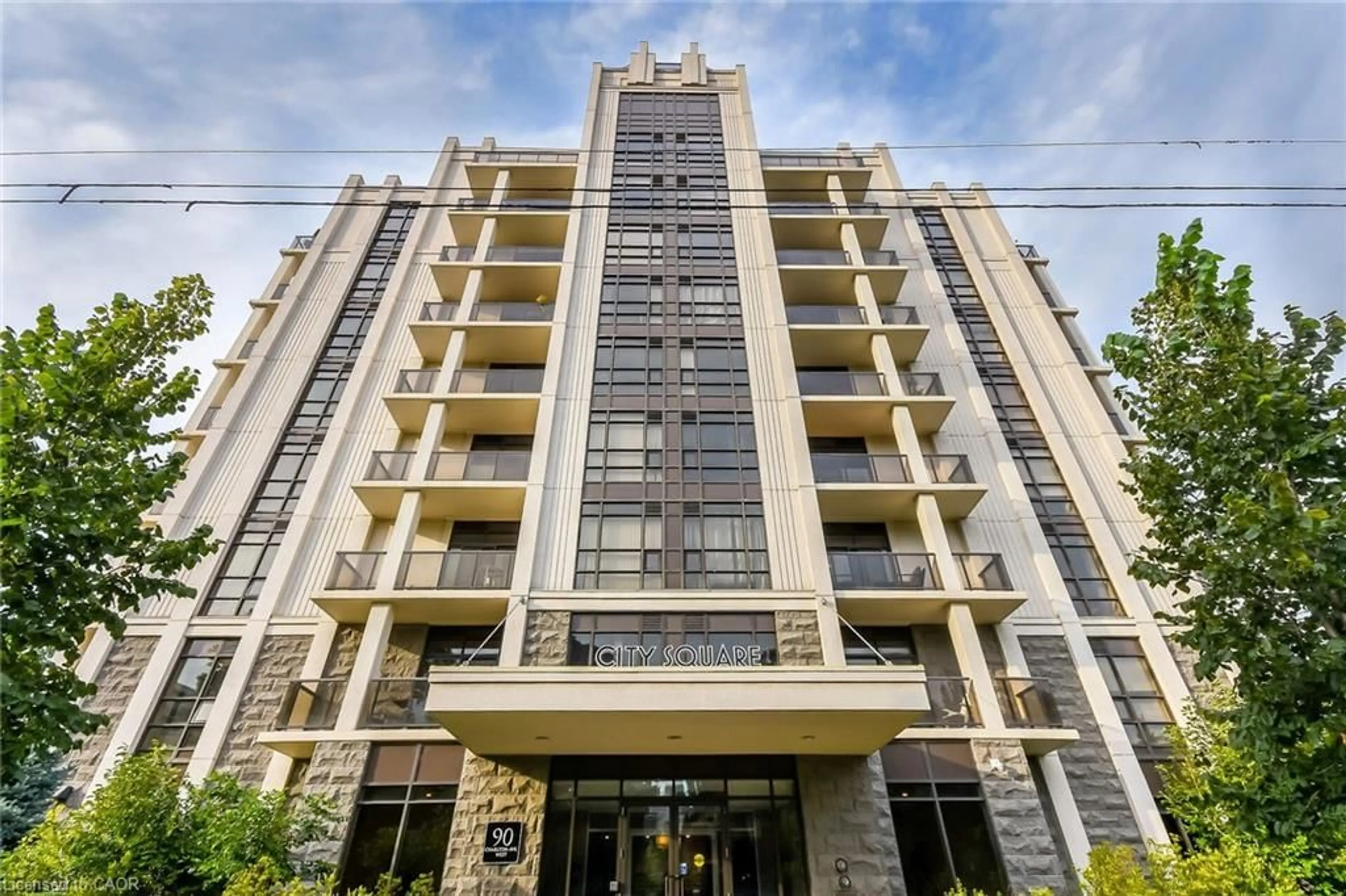 Indoor foyer for 90 Charlton Ave #804, Hamilton Ontario L8P 0B4