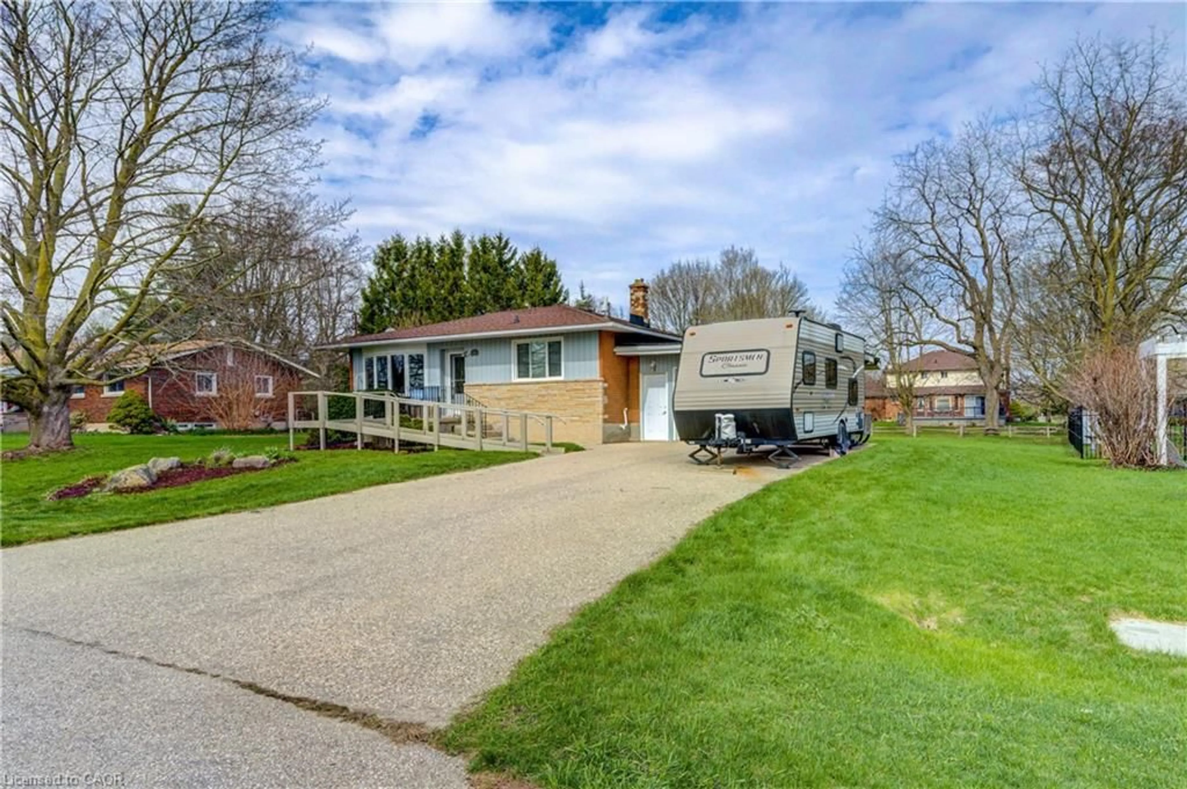 A pic from outside/outdoor area/front of a property/back of a property/a pic from drone, street for 8 Marshall Ave, Roseville Ontario N0B 1E0