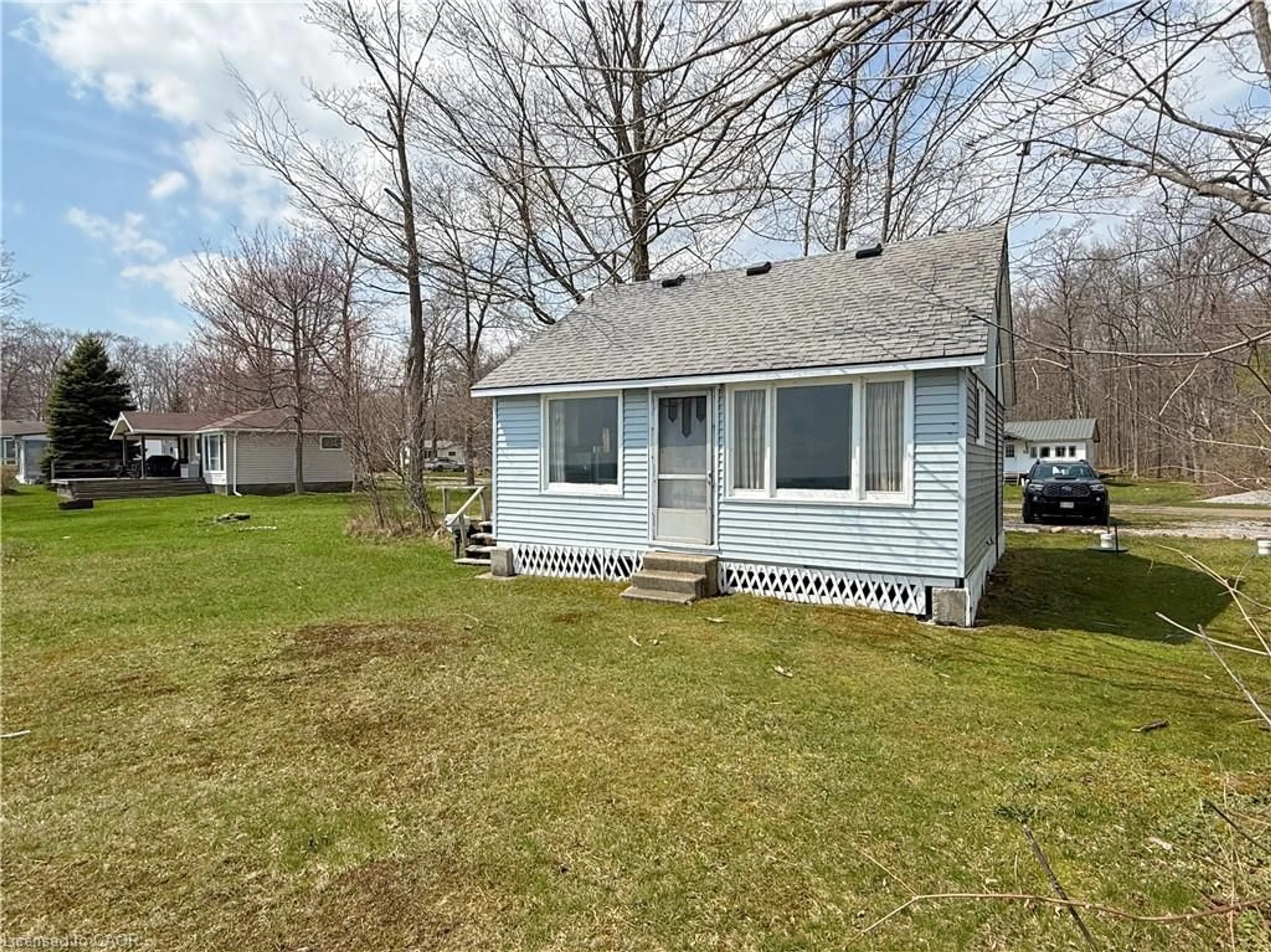 A pic from outside/outdoor area/front of a property/back of a property/a pic from drone, street for 518 Avalon Lane, Simcoe Ontario N3Y 4K2