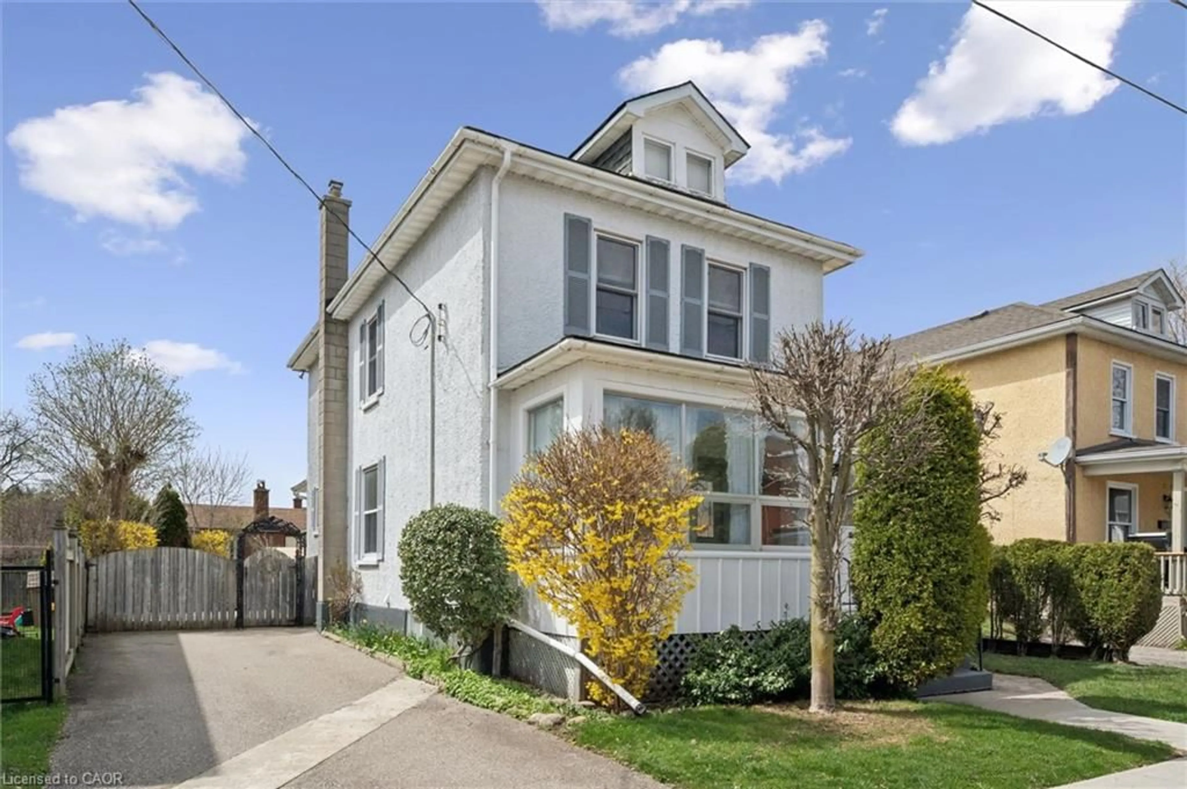 Home with vinyl exterior material, street for 96 Glenmorris St, Cambridge Ontario N1S 2Y9