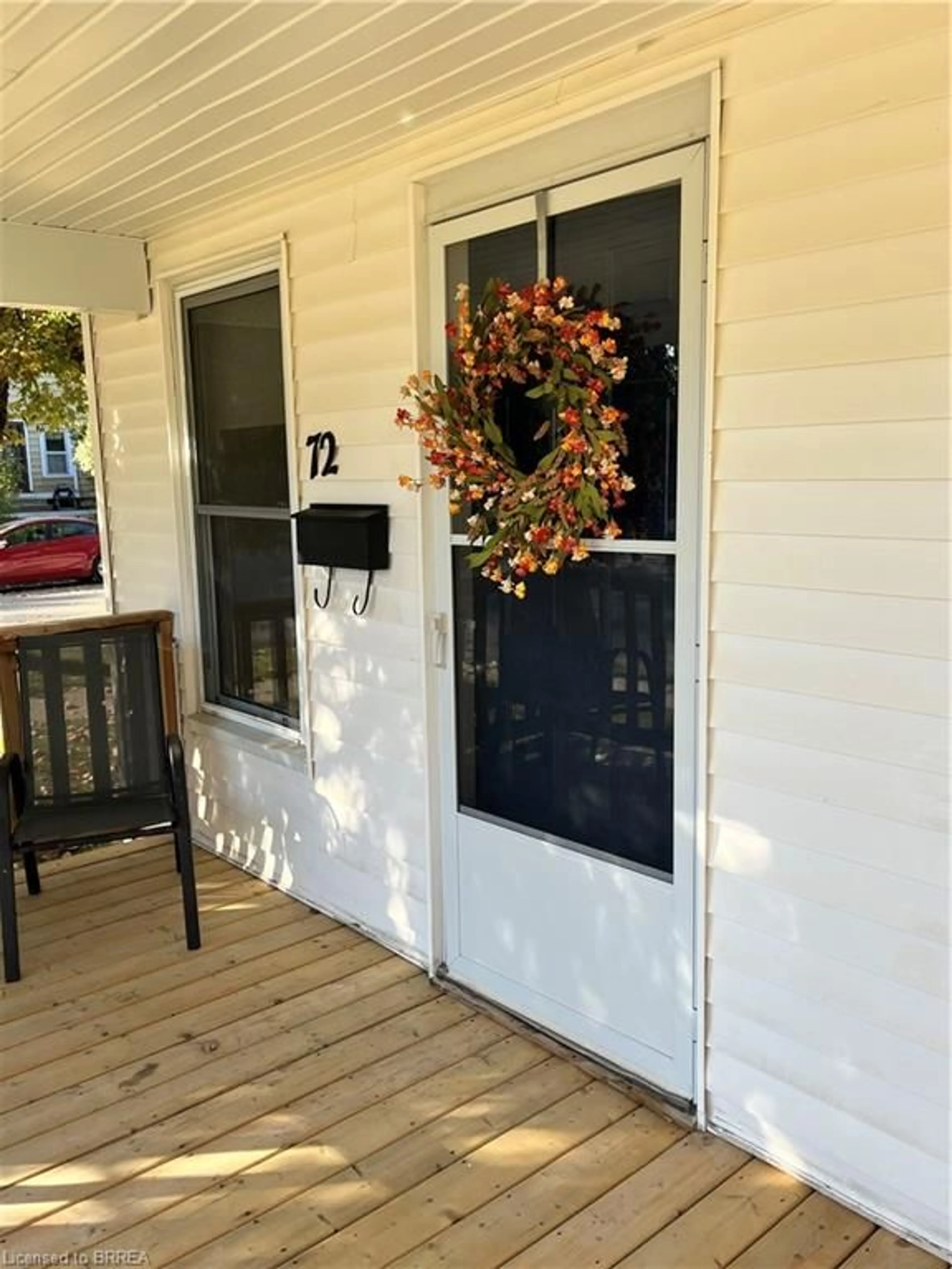 Indoor entryway for 72 King Lane, Simcoe Ontario N3Y 3Z7