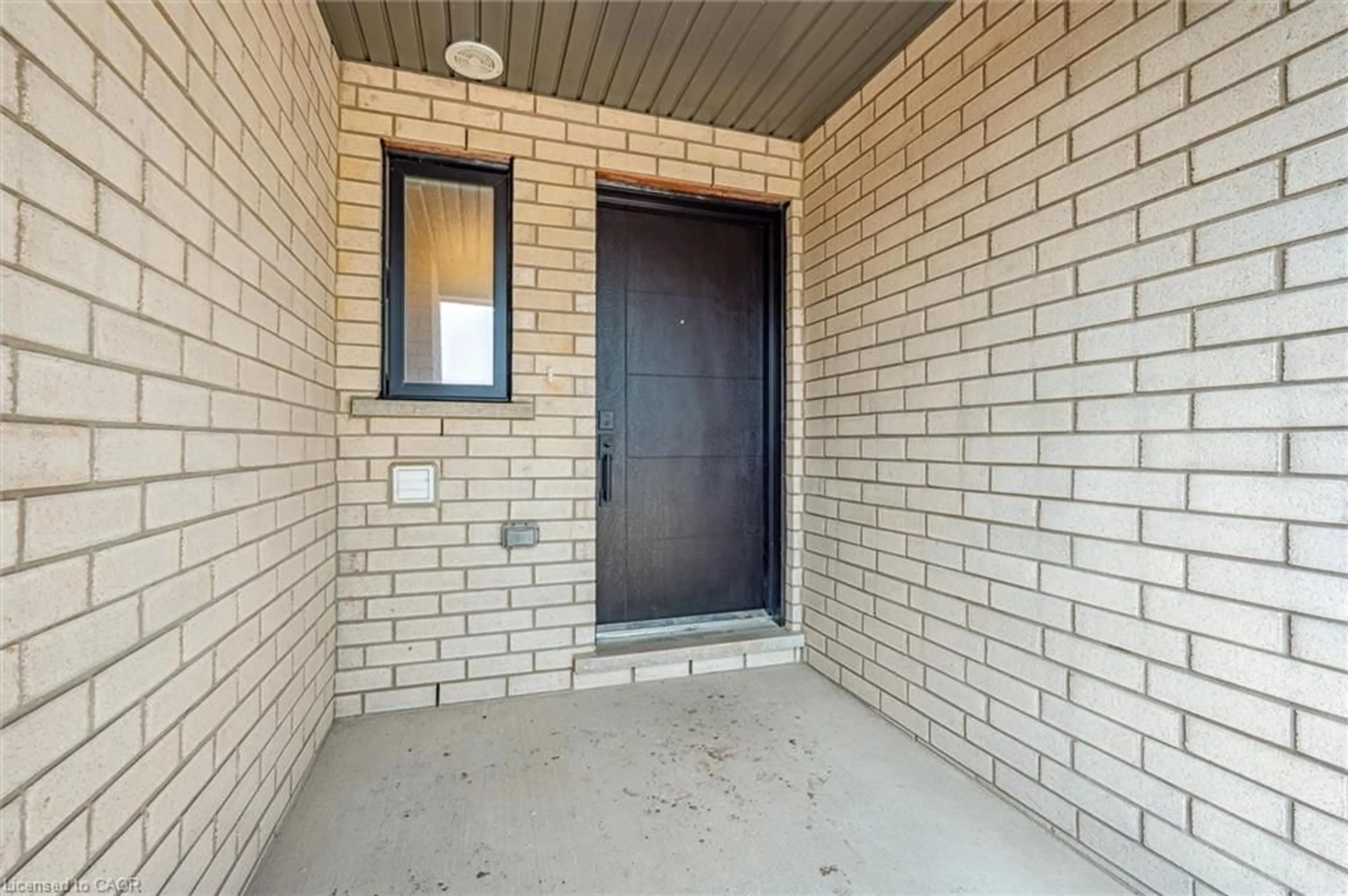 Indoor entryway for 23 Benninger Dr, Kitchener Ontario N2E 0K4