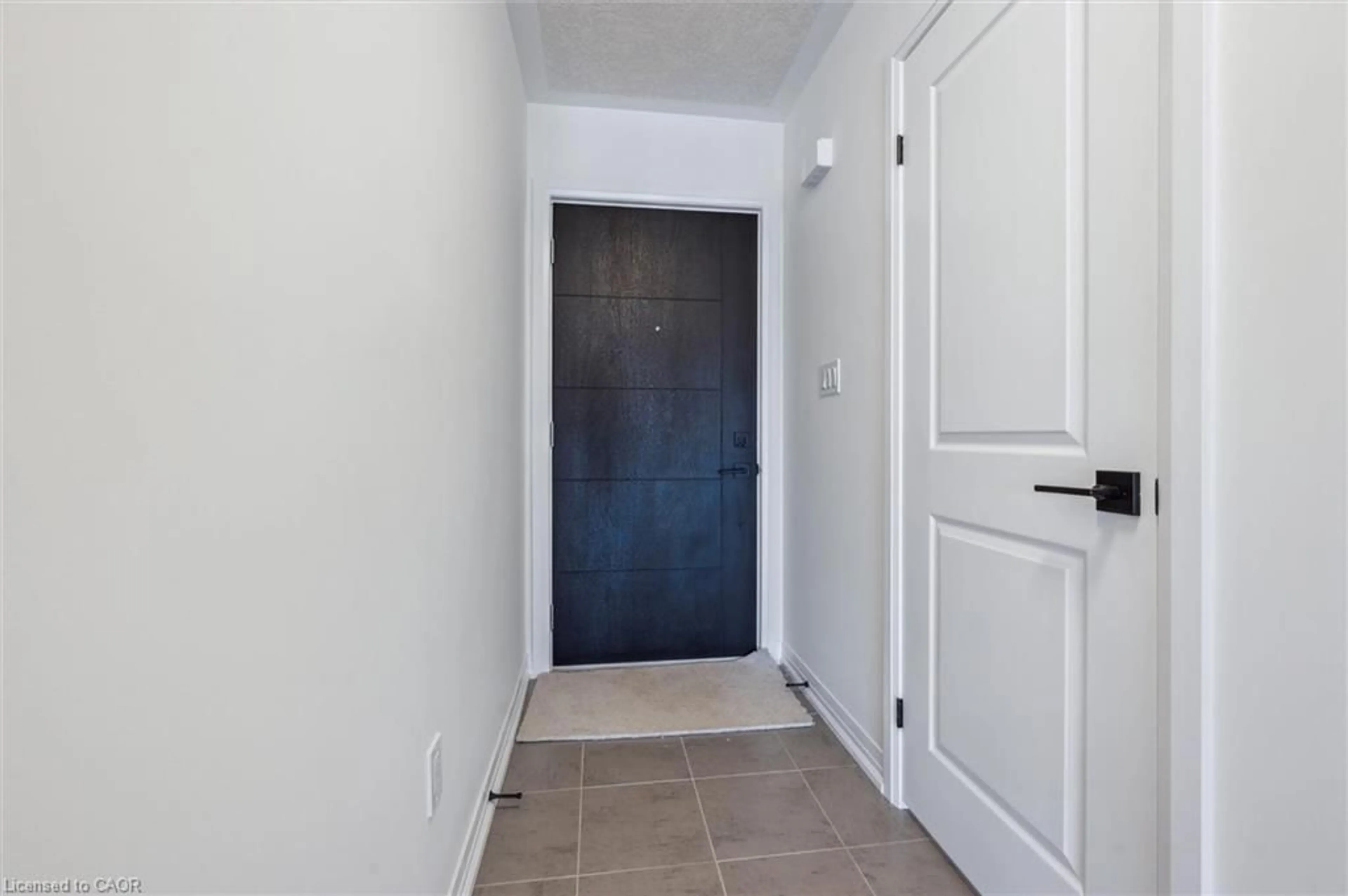 Indoor entryway for 23 Benninger Dr, Kitchener Ontario N2E 0K4