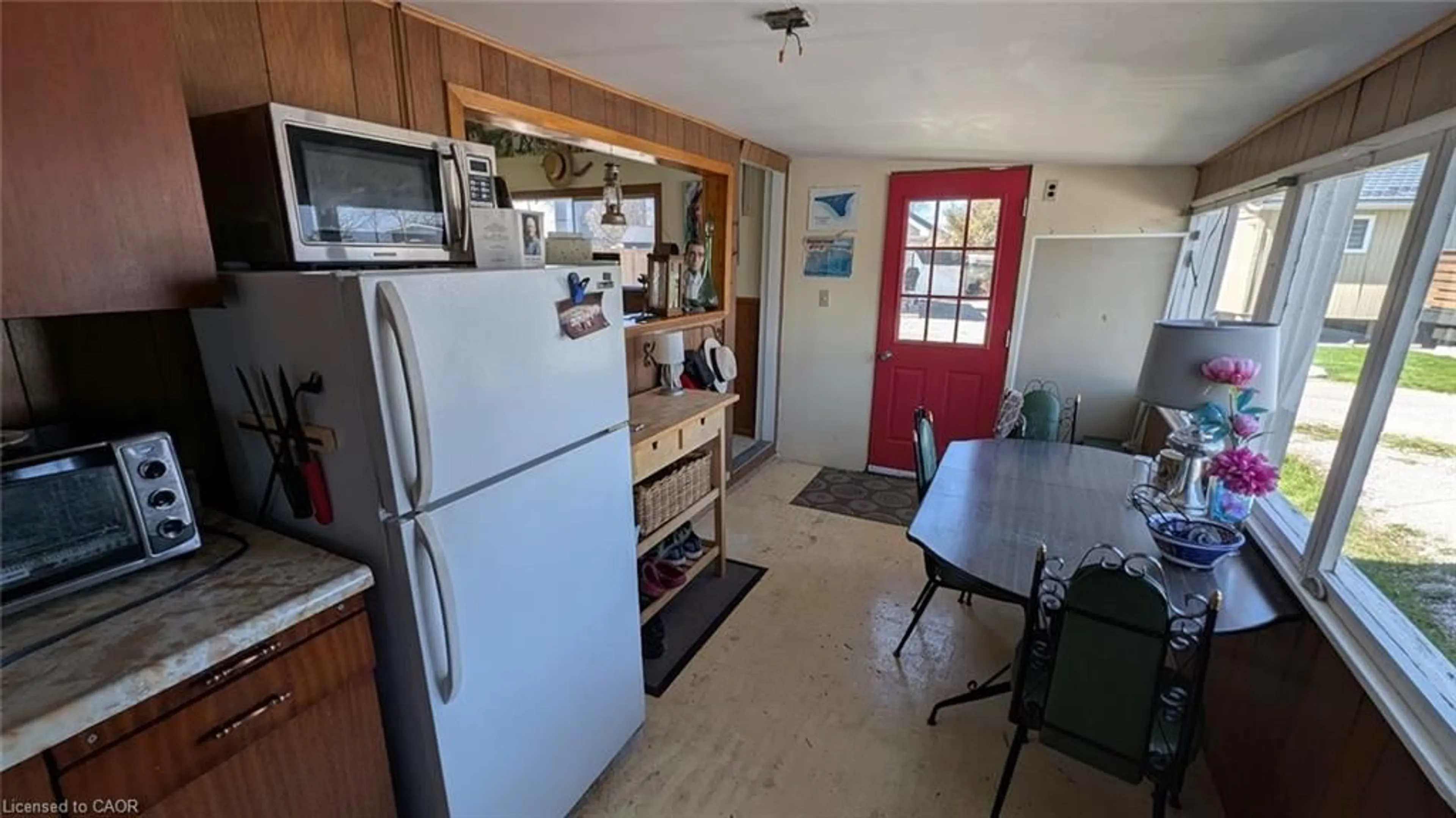 Standard kitchen, unknown for 9/11 Marilyn Dr, Peacock Point Ontario N0A 1L0