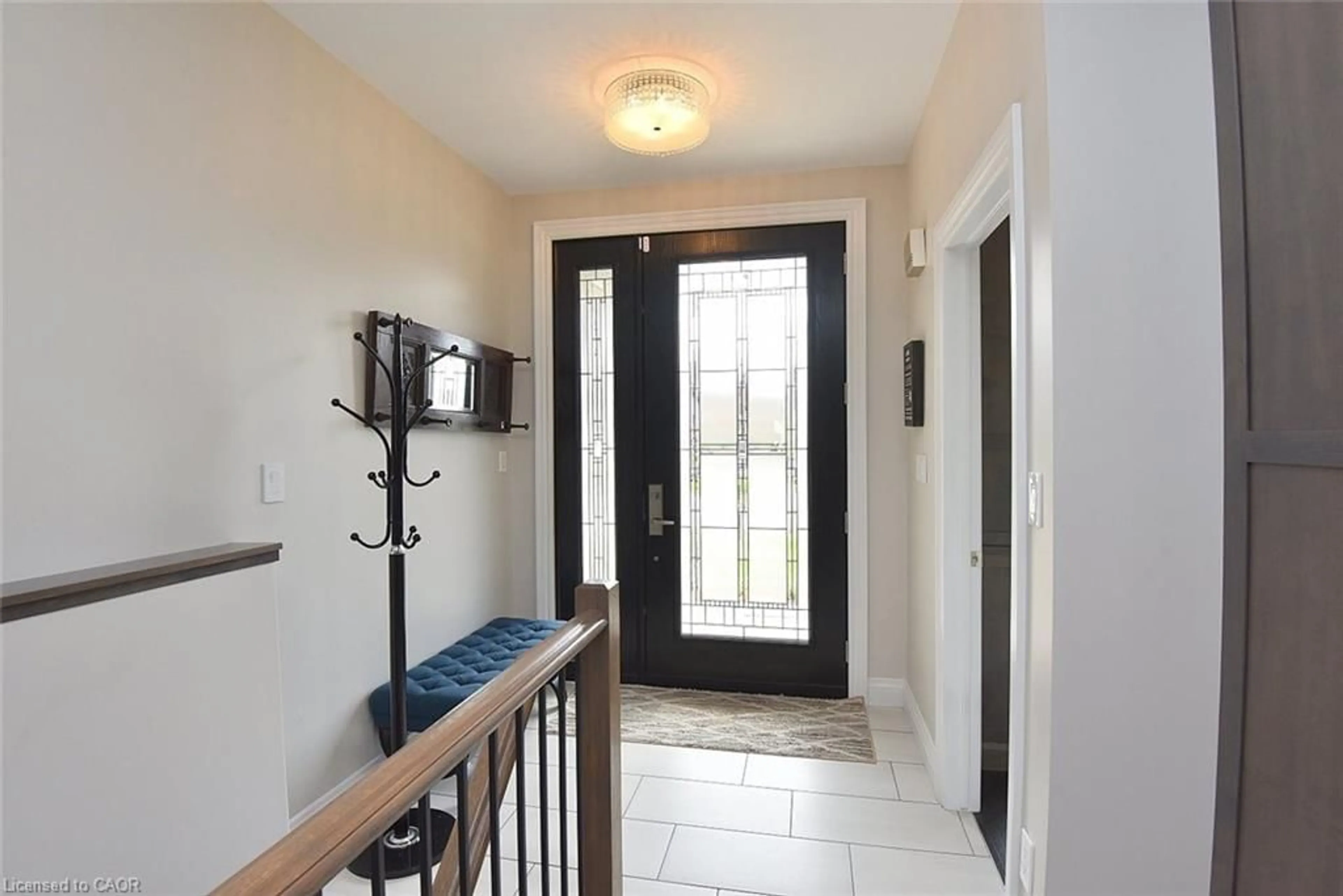 Indoor entryway for 19 Dyment Crt, Ancaster Ontario L9G 0E1