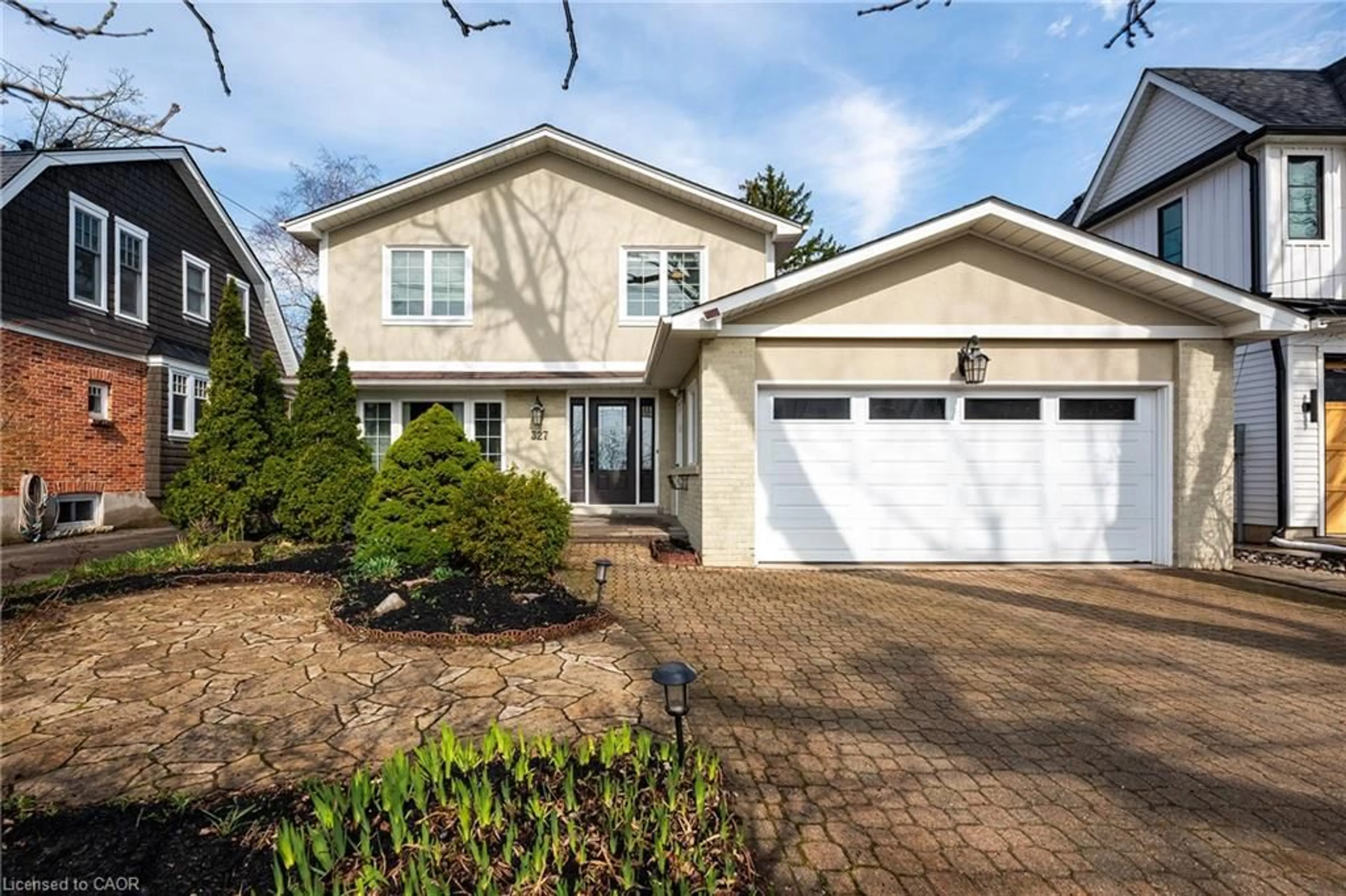 Home with vinyl exterior material, street for 327 Macdonald Rd, Oakville Ontario L6J 2A8