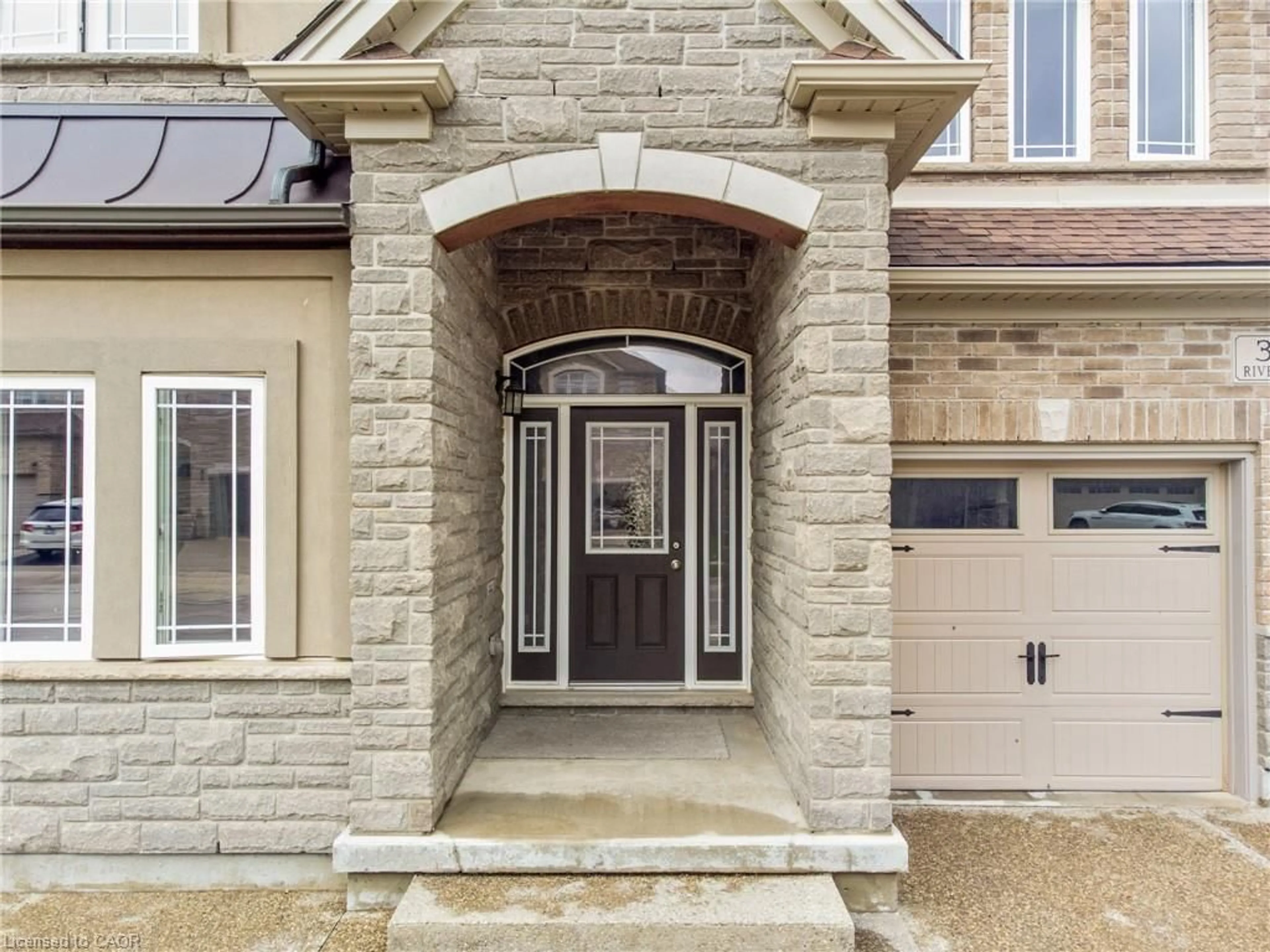 Indoor entryway for 341 Rivertrail Ave, Kitchener Ontario N2A 0K4