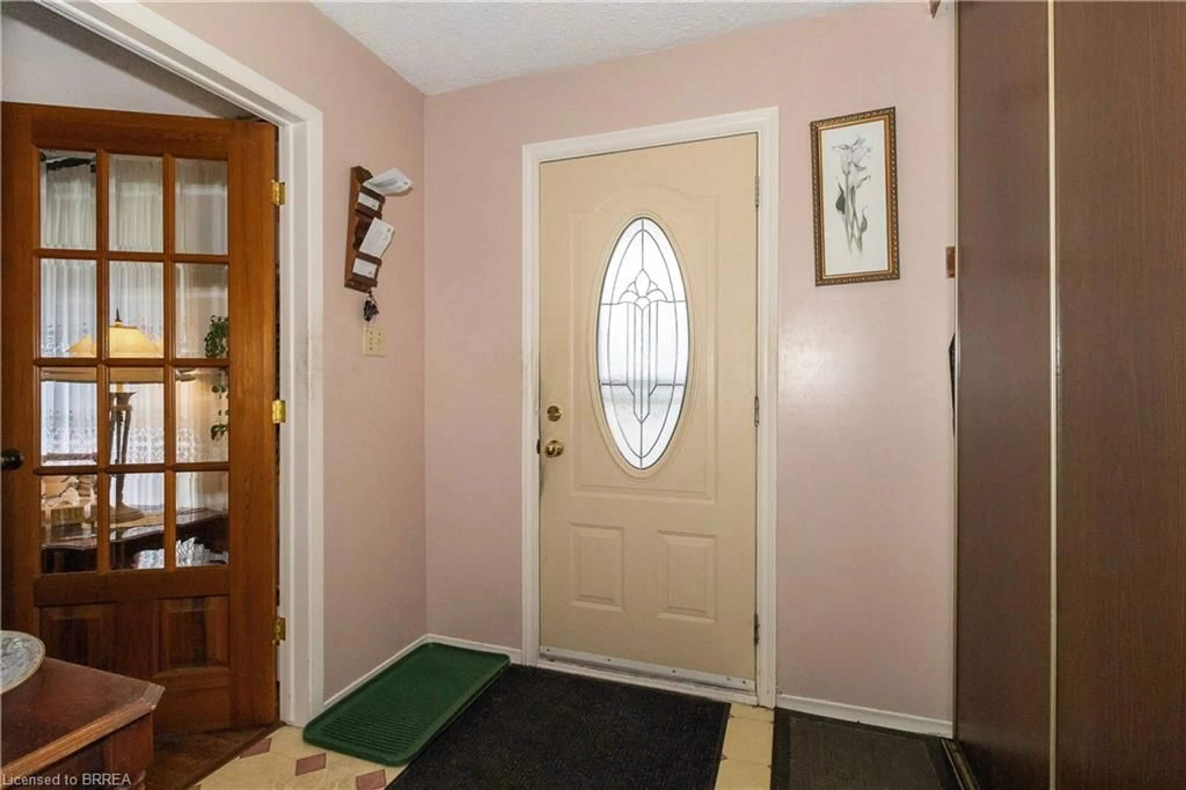 Indoor entryway for 11 Sigurd Jensen Crt, Brantford Ontario N3R 6Y8
