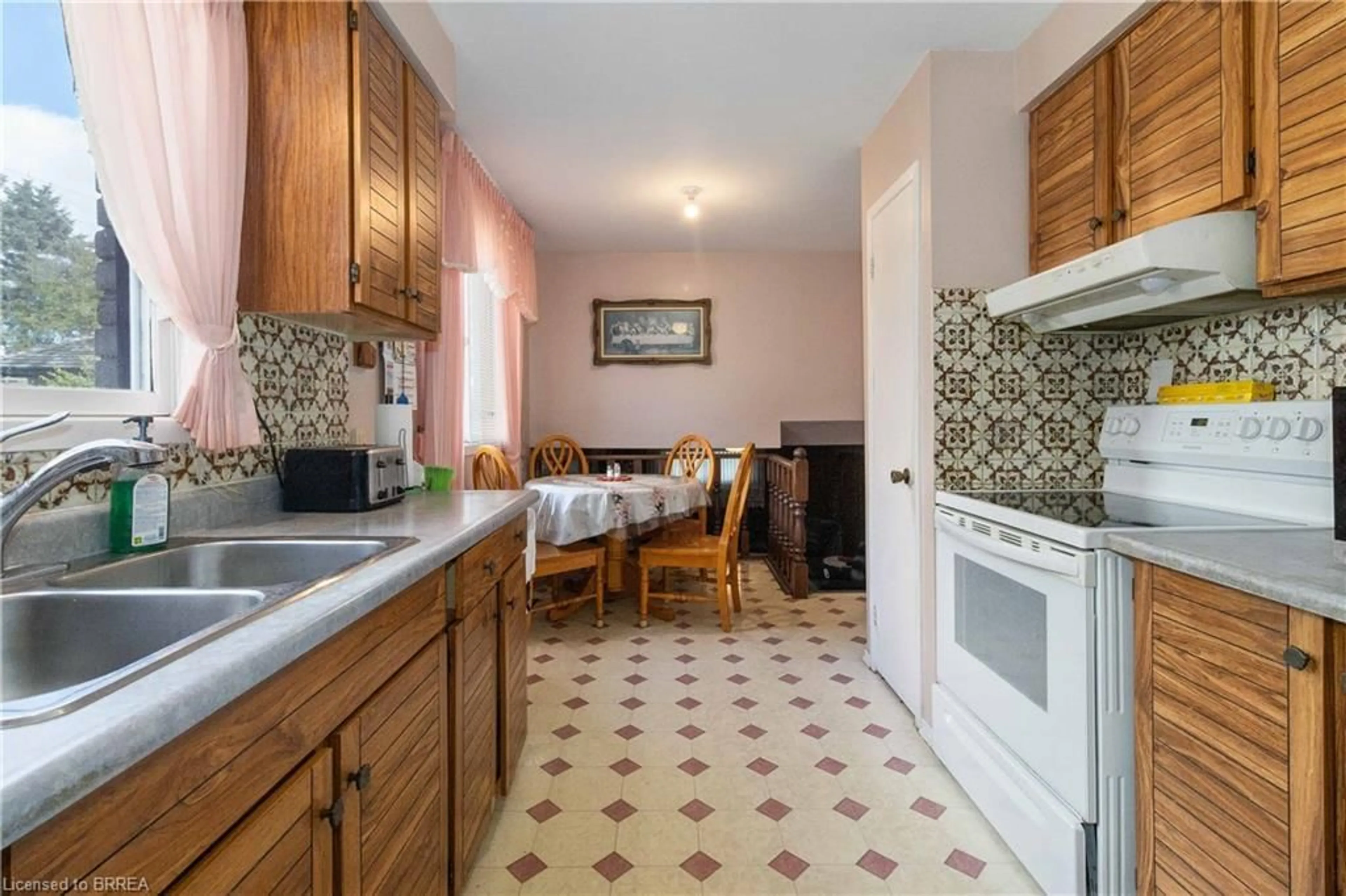 Standard kitchen, ceramic/tile floor for 11 Sigurd Jensen Crt, Brantford Ontario N3R 6Y8