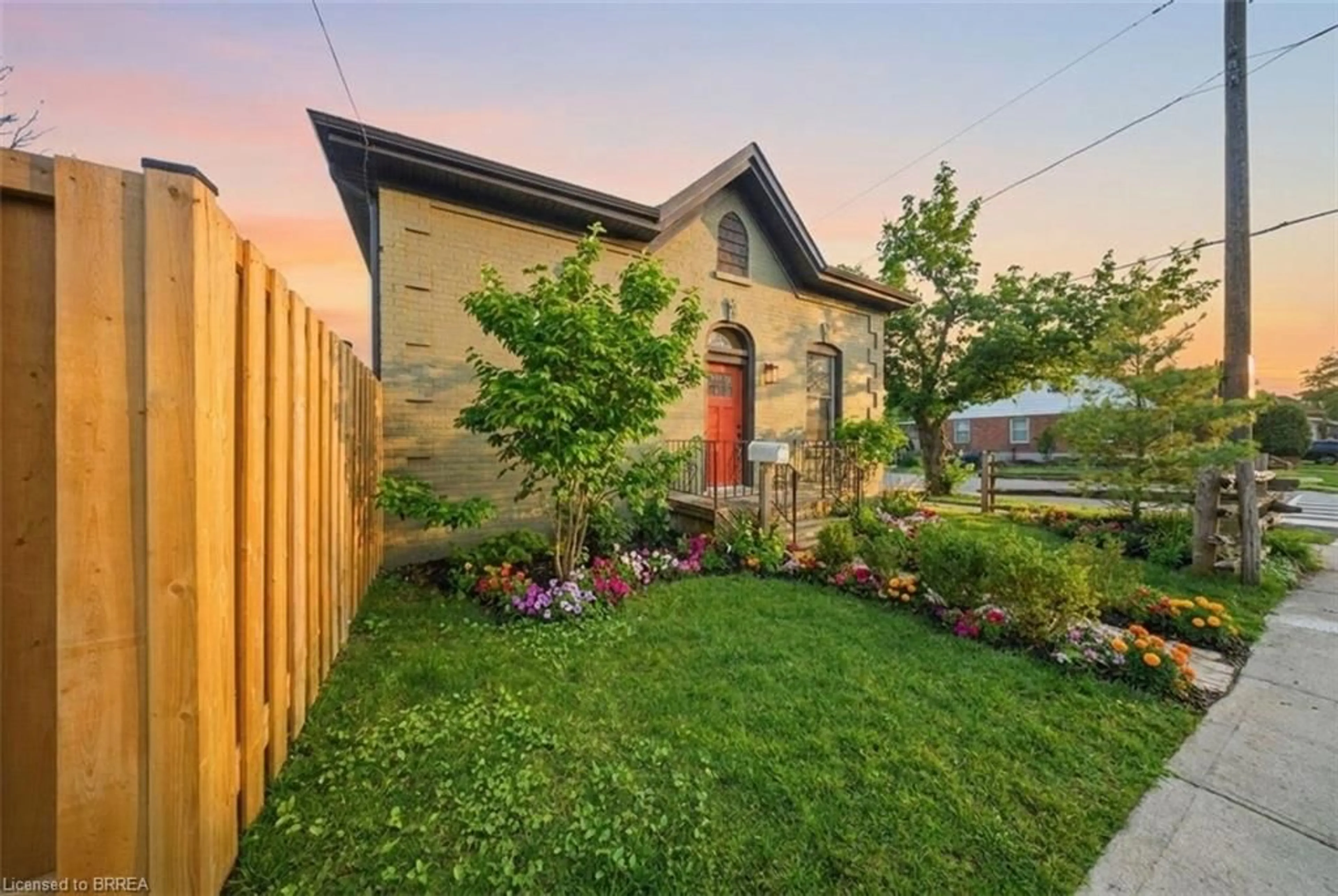 Unknown for 62 Walnut St, Brantford Ontario N3T 1H2