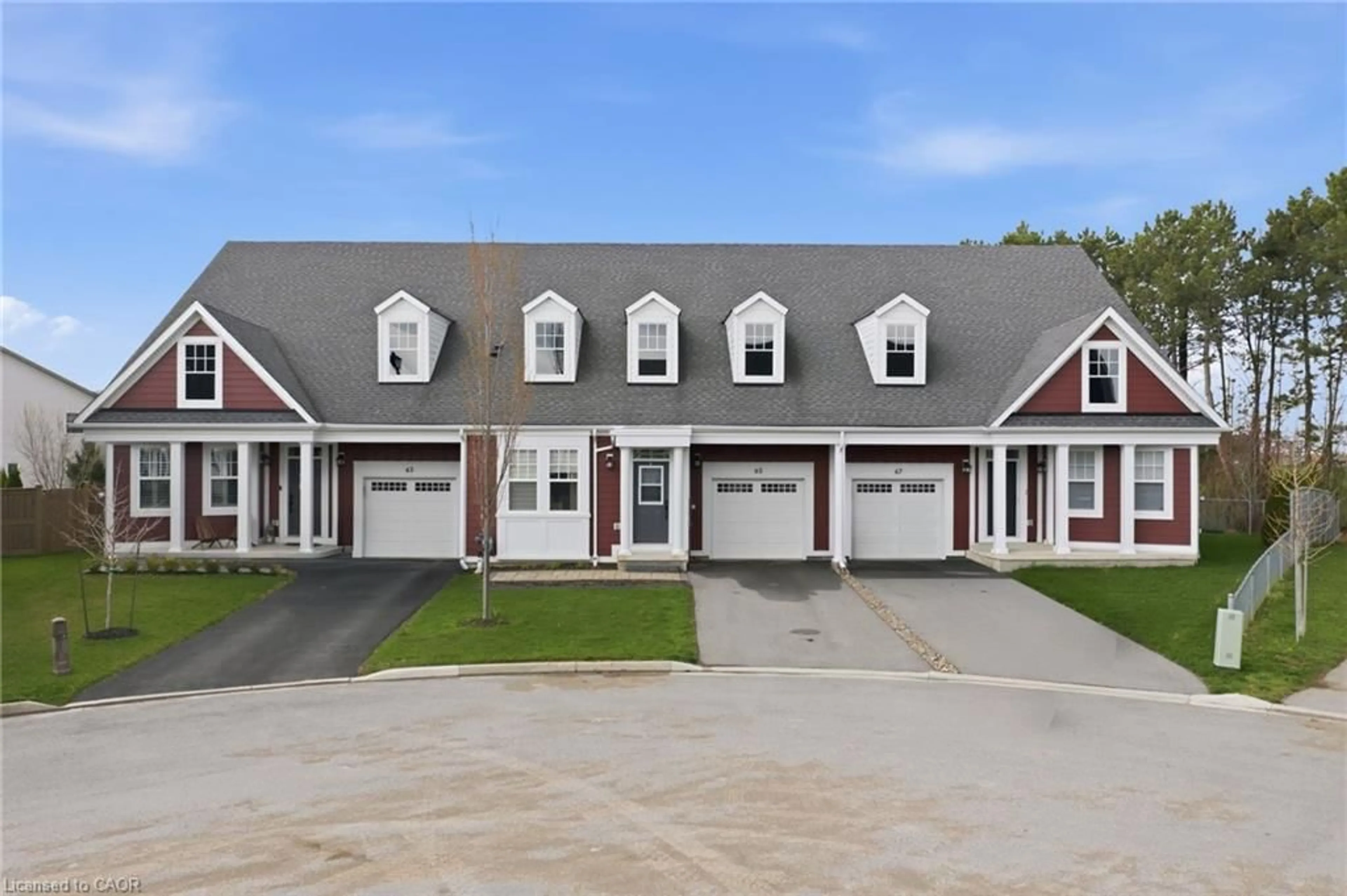 Indoor garage for 65 Paradise Grove, Niagara-on-the-Lake Ontario L0S 1T0