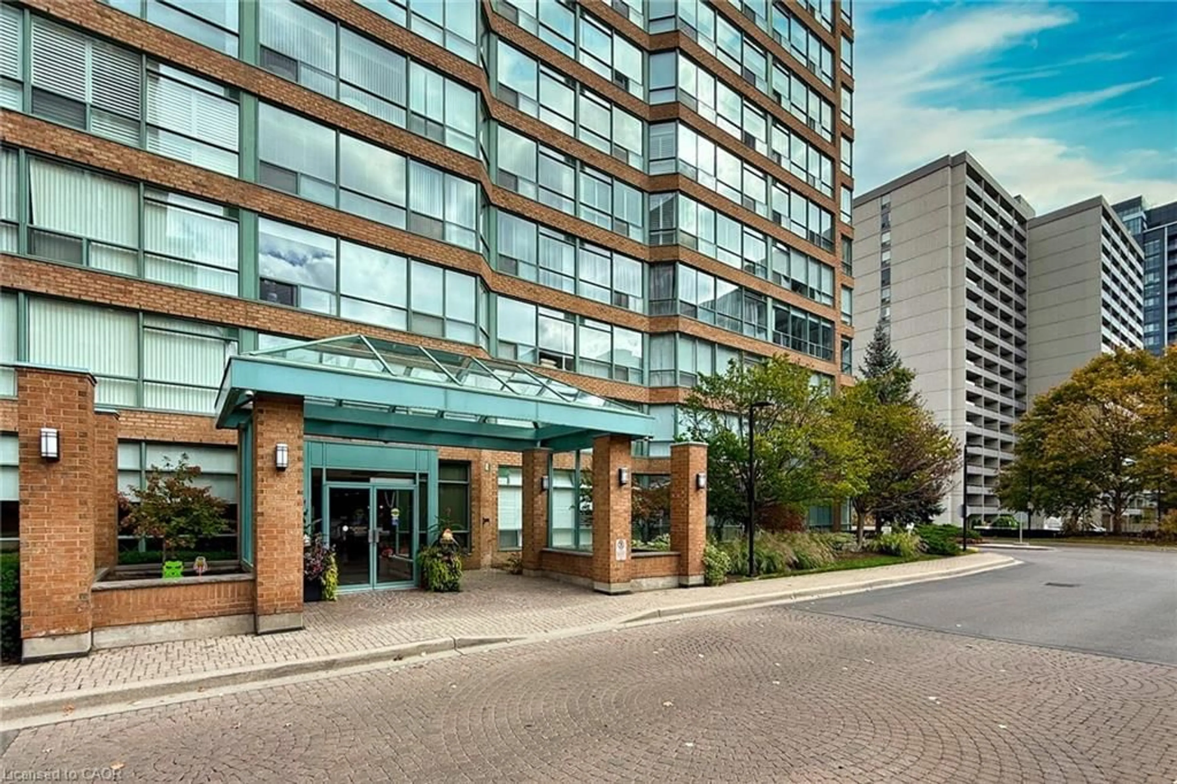 Indoor foyer for 1276 Maple Crossing Blvd #608, Burlington Ontario L7S 2J9