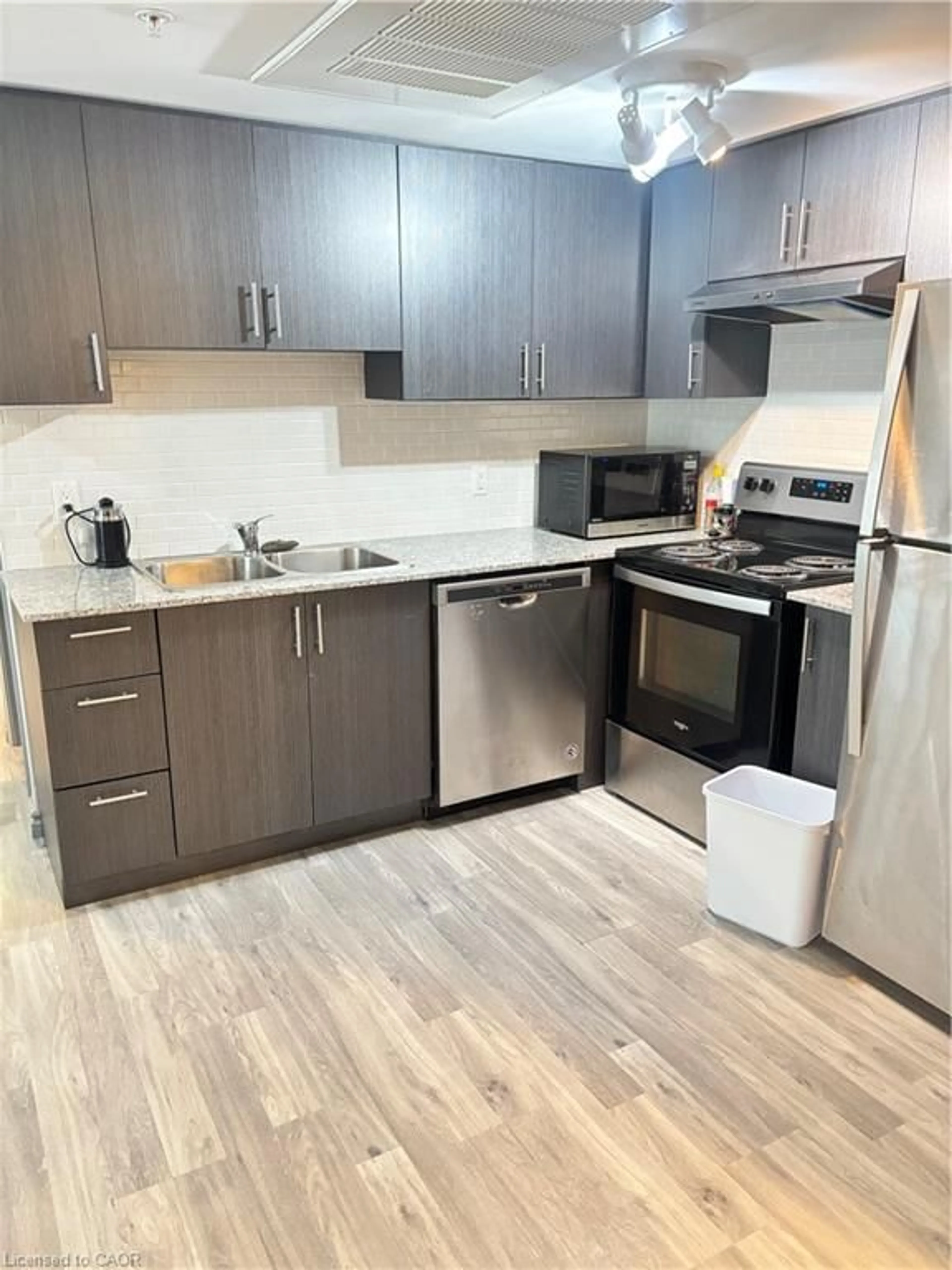 Standard kitchen, wood/laminate floor for 275 Larch St #108, Waterloo Ontario N2L 3R2