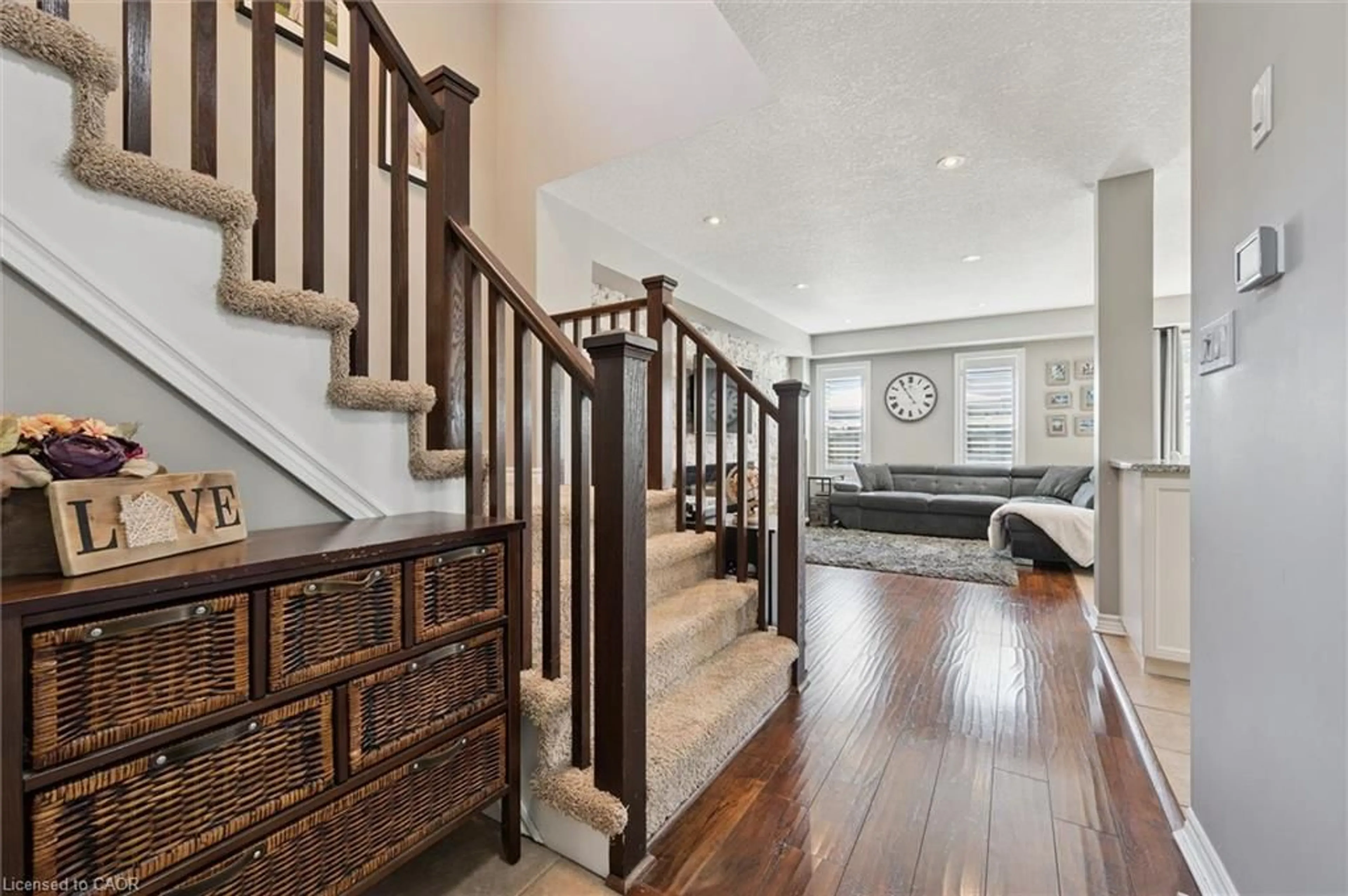 Indoor foyer for 43 Captain Mccallum Dr, New Hamburg Ontario N3A 0B6