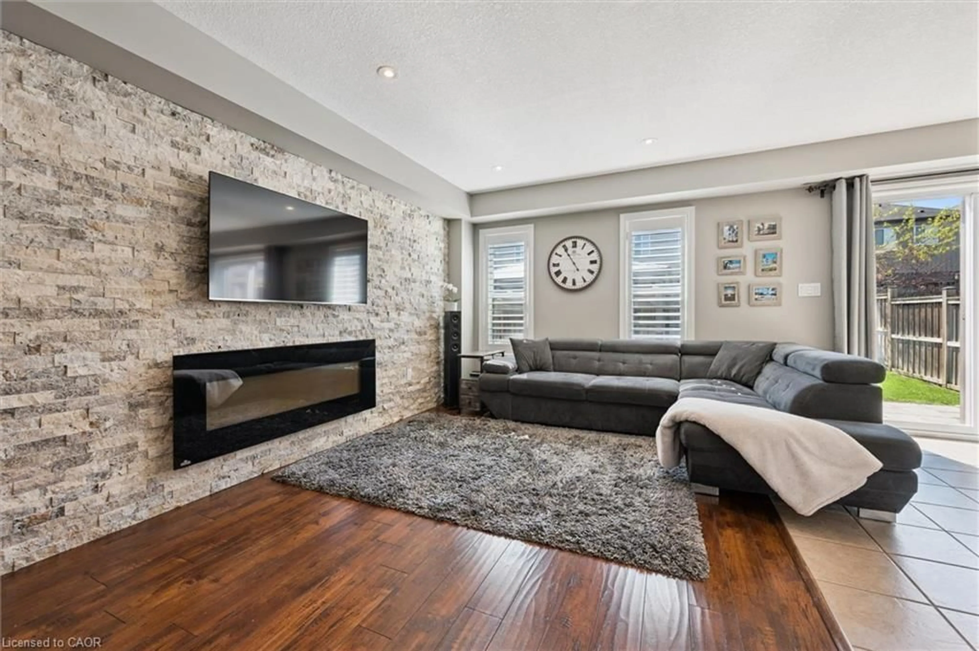 Living room with furniture, unknown for 43 Captain Mccallum Dr, New Hamburg Ontario N3A 0B6
