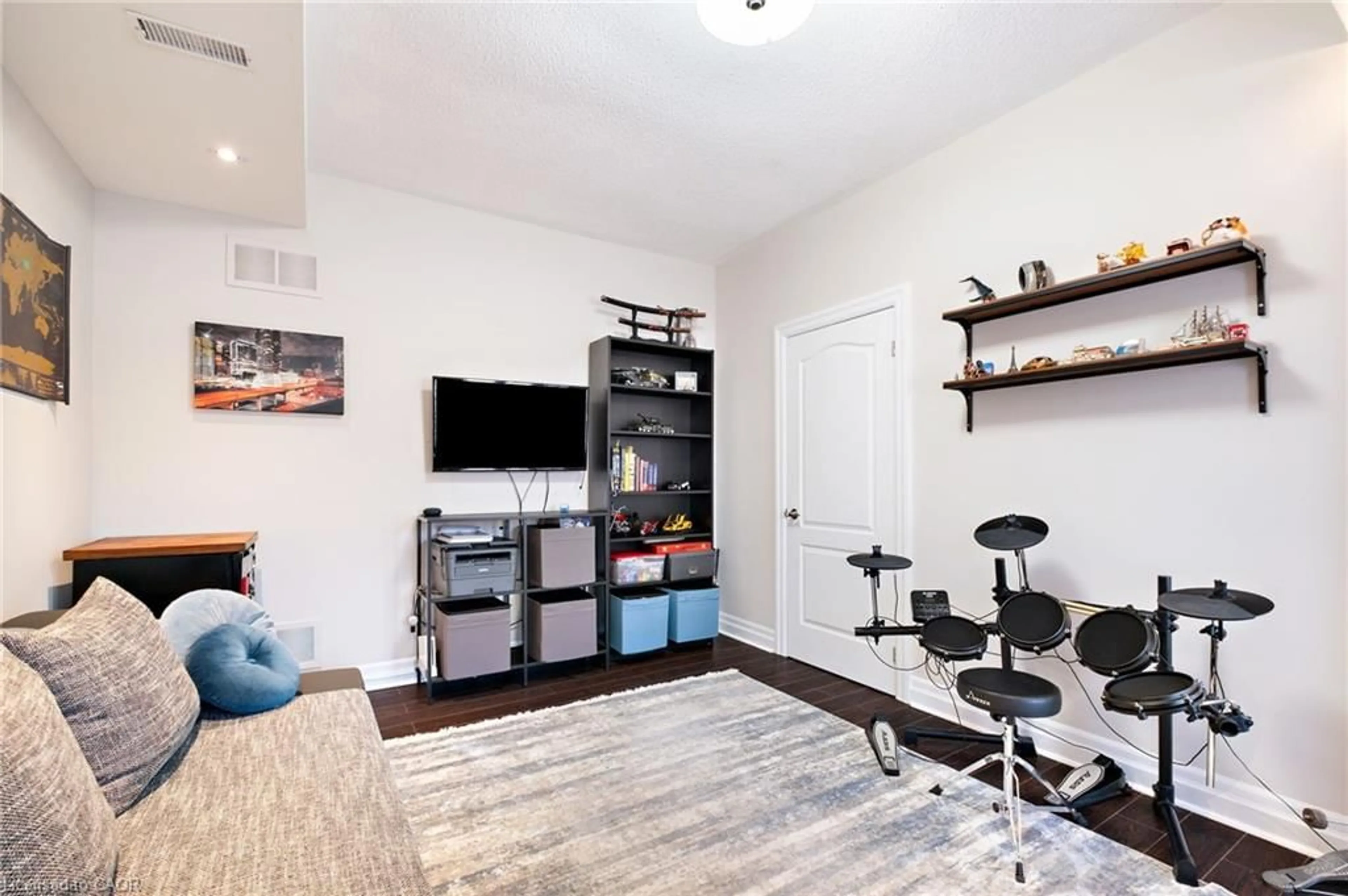 Living room with furniture, unknown for 873 New Westminster Dr, Thornhill Ontario L4J 0G8