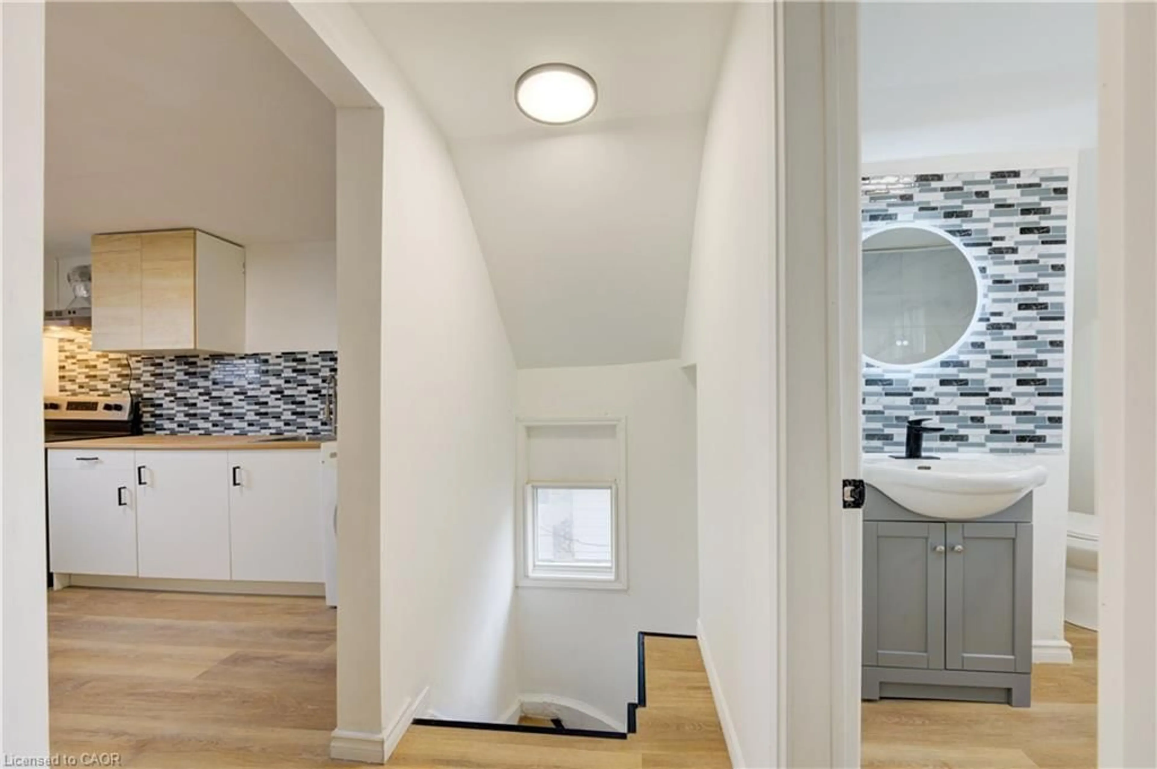 Indoor entryway for 524 Simcoe St, London Ontario N6B 1K4